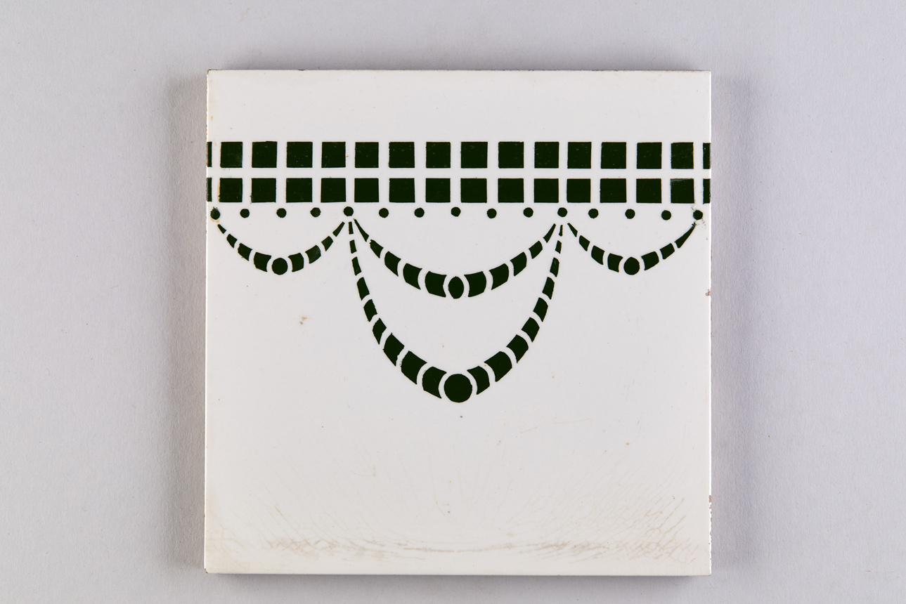 Fries aus Quadraten und Punkten mit Festons; abstrahierte Darstellung (KreisMuseum Zons CC BY-NC-SA)