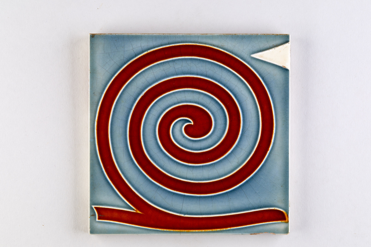 Spirale über einer Basislinie; geometrisch abstrakter Dekor (KreisMuseum Zons CC BY-NC-SA)