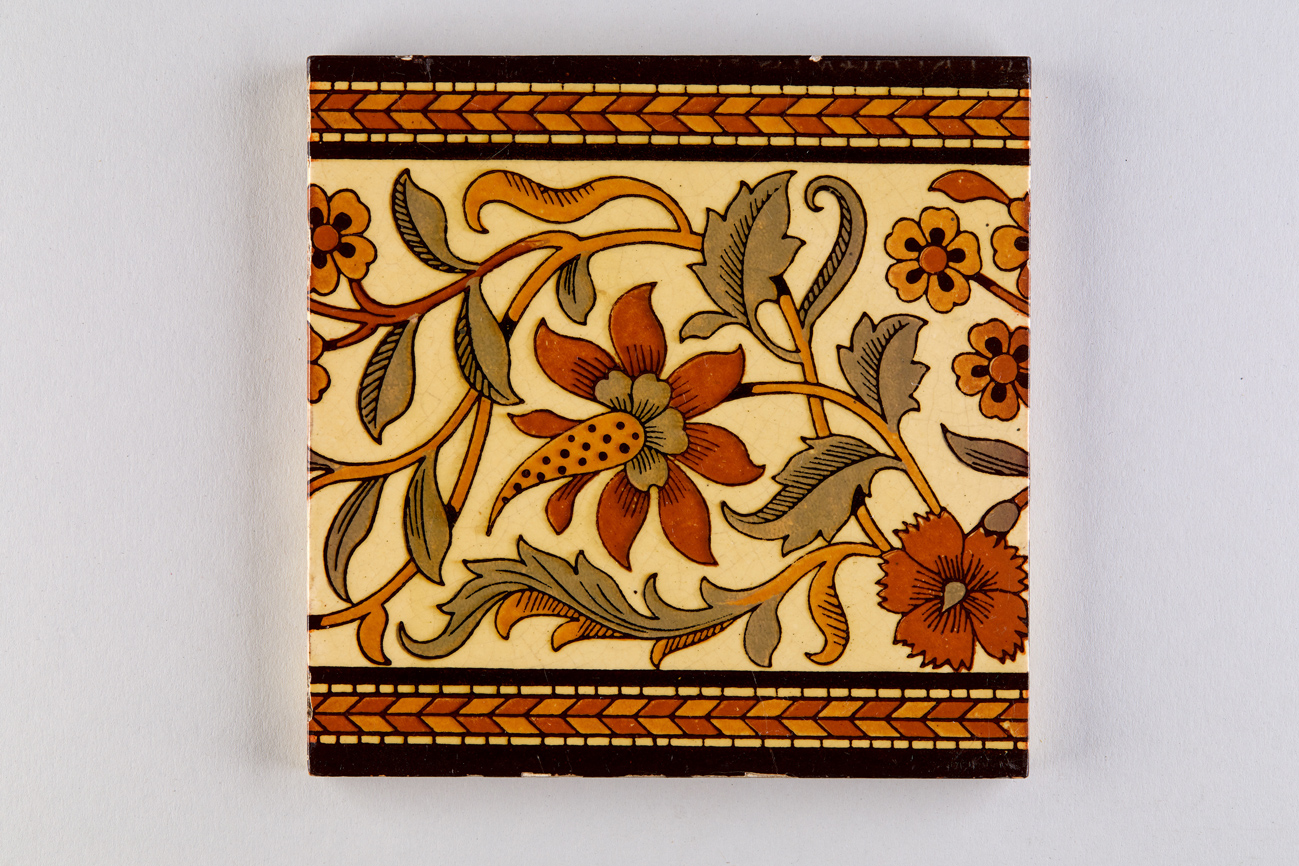 Rankenornament mit exotischen Blüten und Mosaikbordüren; Horizontalrapport (KreisMuseum Zons CC BY-NC-SA)
