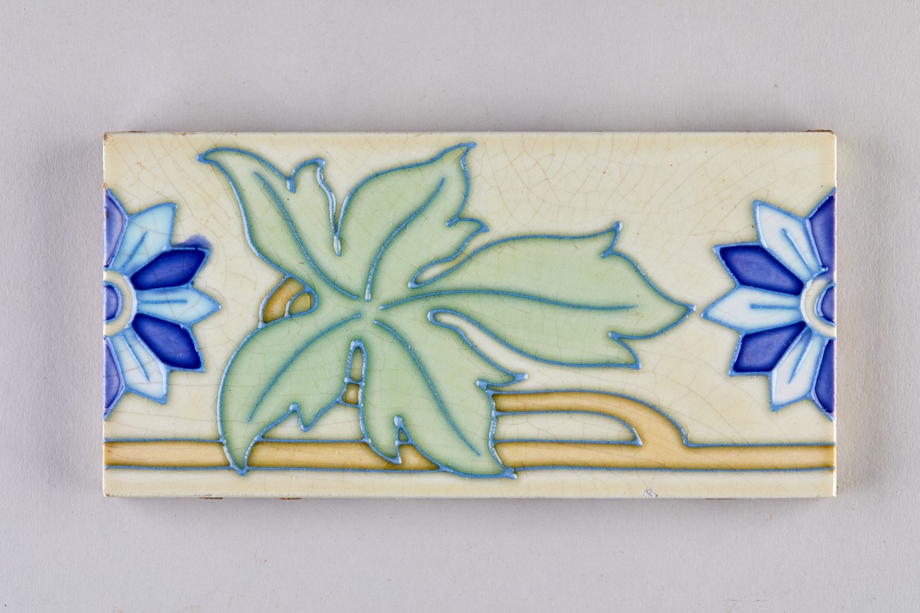 Rankenband mit sternförmigen Blüten; Rapportstreifen - F 641 a (KreisMuseum Zons CC BY-NC-SA)