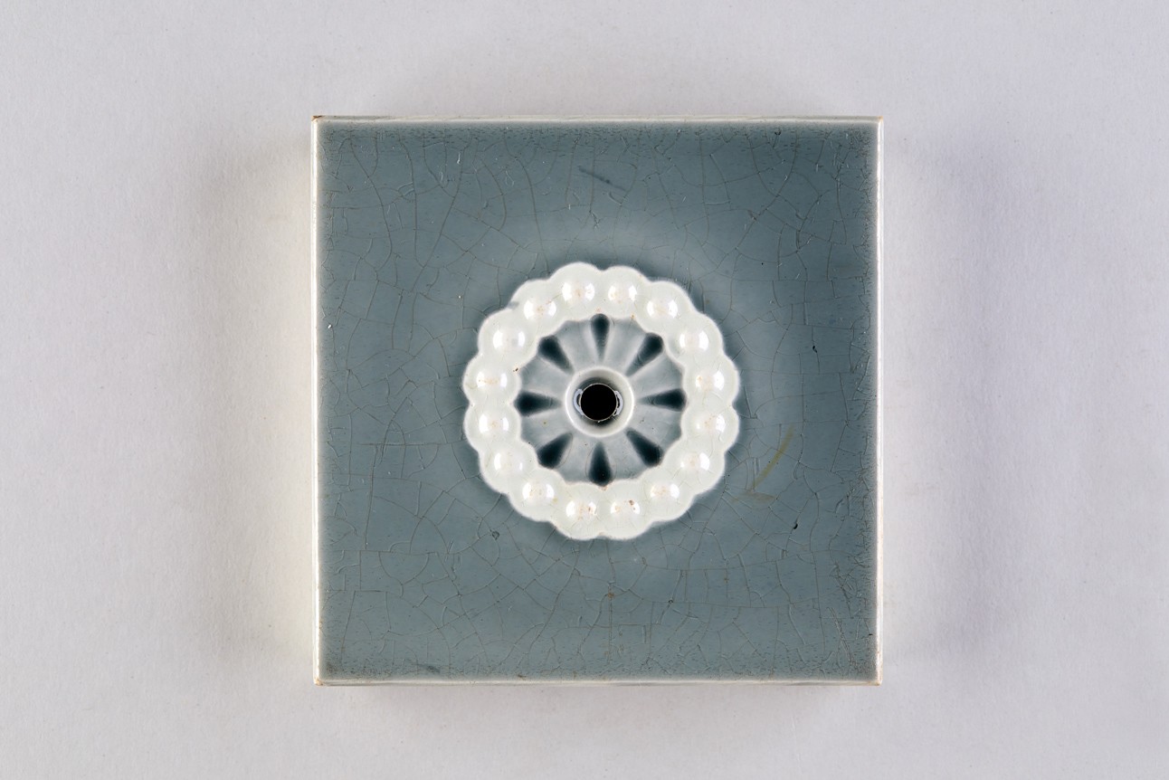 Rosette, geometrisch, Ring aus Perlen; Herdfliese (KreisMuseum Zons CC BY-NC-SA)