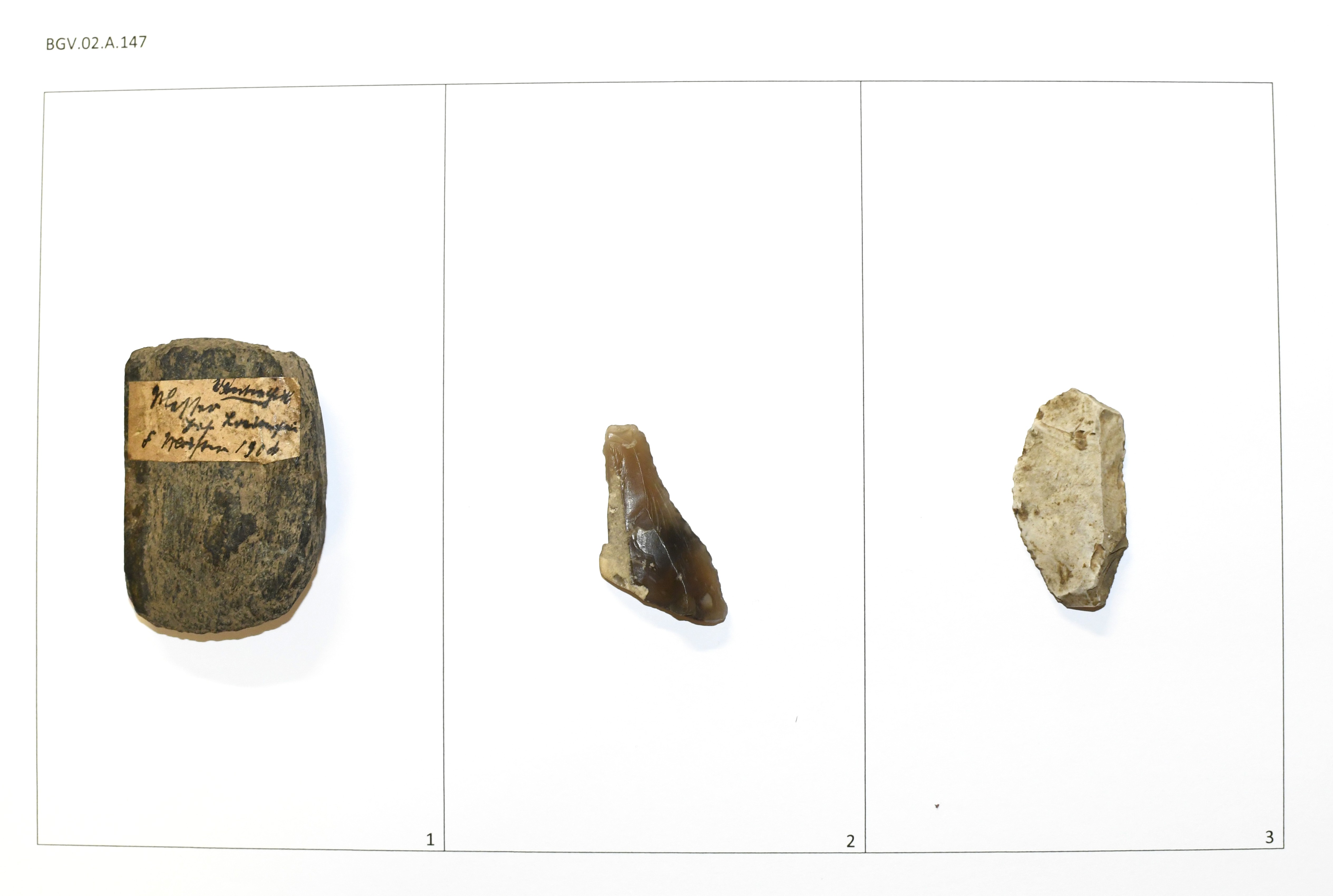 Konvolut "Steinwerkzeuge" (in roter Pappschachtel) ((C) Sammlung Bergischer Geschichtsverein e.V. CC BY-NC)