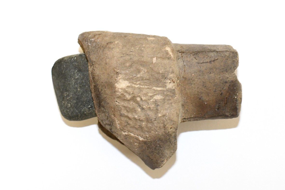 Steinkeil mit Knochengriff ((C) Sammlung Bergischer Geschichtsverein e.V. CC BY-NC)