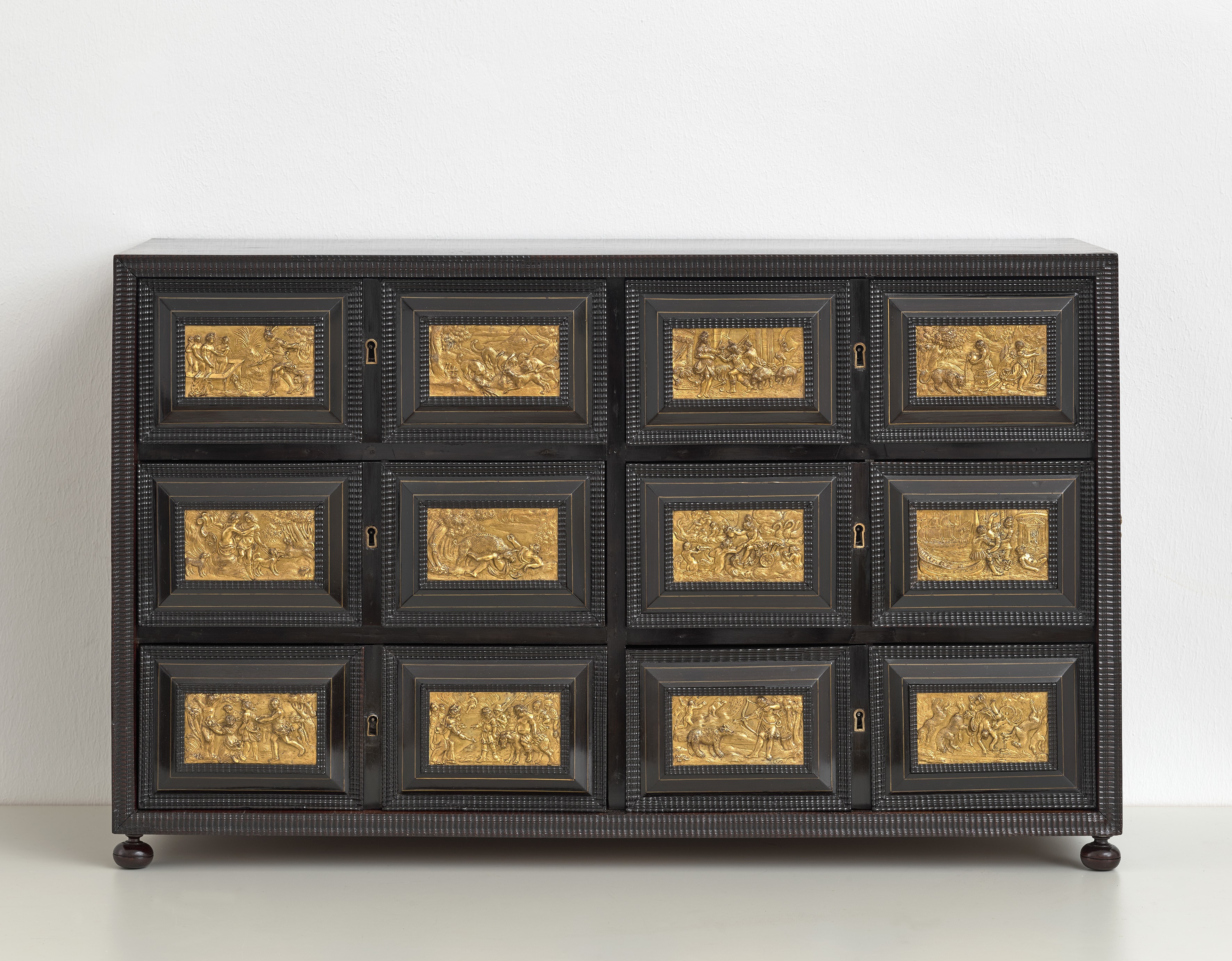 Kabinettschrank mit Motiven nach Virgil Soli, Süddeutschland, 2. Hälfte 17. Jahrhundert (Städtisches Museum Schloss Rheydt CC BY)