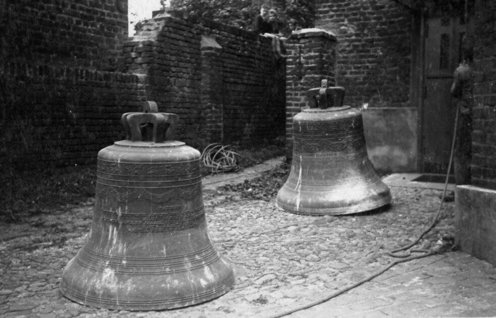 Rückkehr der Glocken in die Kirche St. Ulrich (Heimatmuseum Sindorf CC BY-NC-SA)