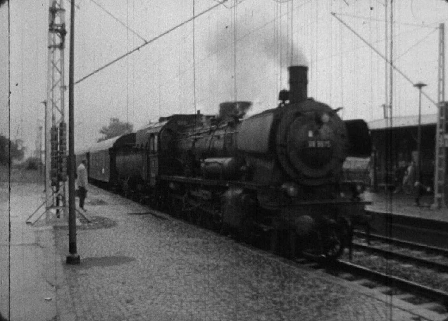 Eisenbahn | Bahnhof | Abfertigung Personenzug | 1964 (Heimatmuseum Sindorf CC BY-NC-SA)