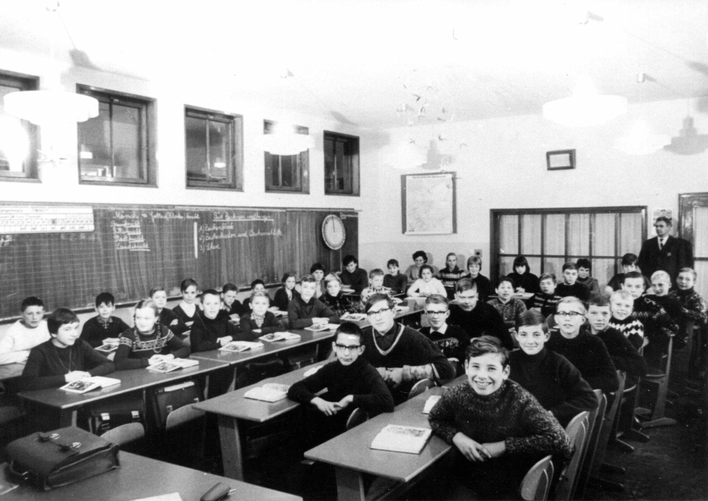 Schulen | Weiße Schule | 5. - 8. Schuljahr | 1965 (Heimatmuseum Sindorf CC BY-NC-SA)