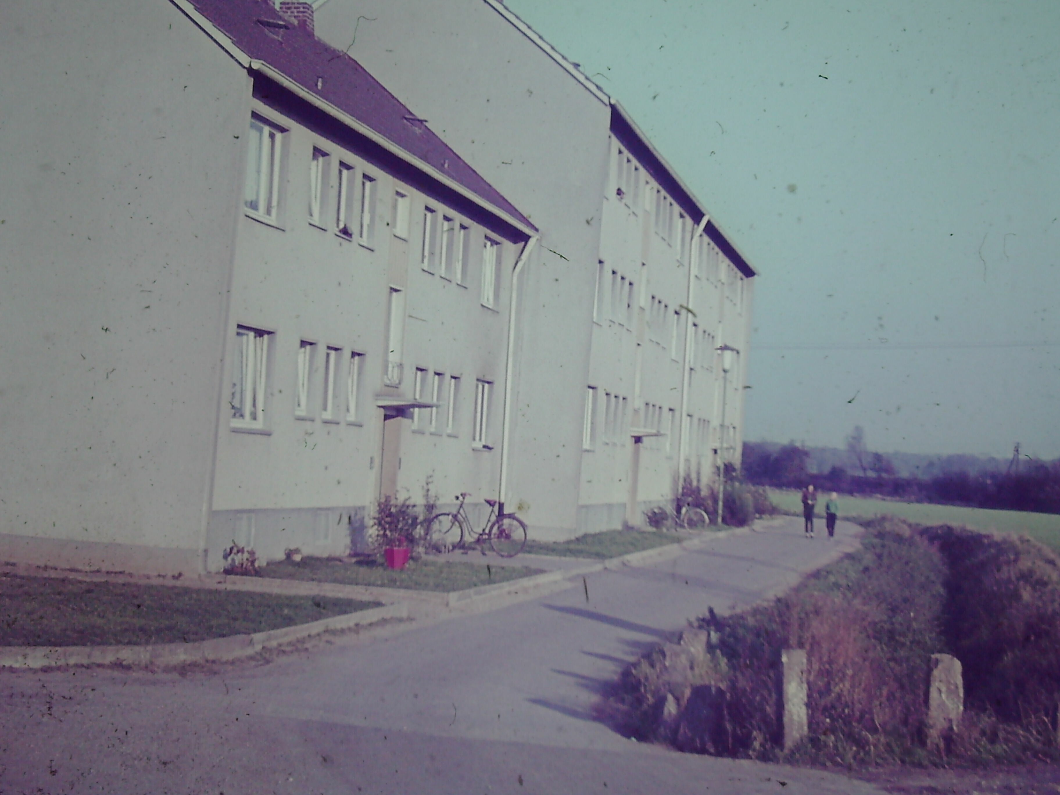 Fotos Straßen Gebäude | Hermann-Löns-Straße | circa 1960 (Heimatmuseum Sindorf CC BY-NC-SA)