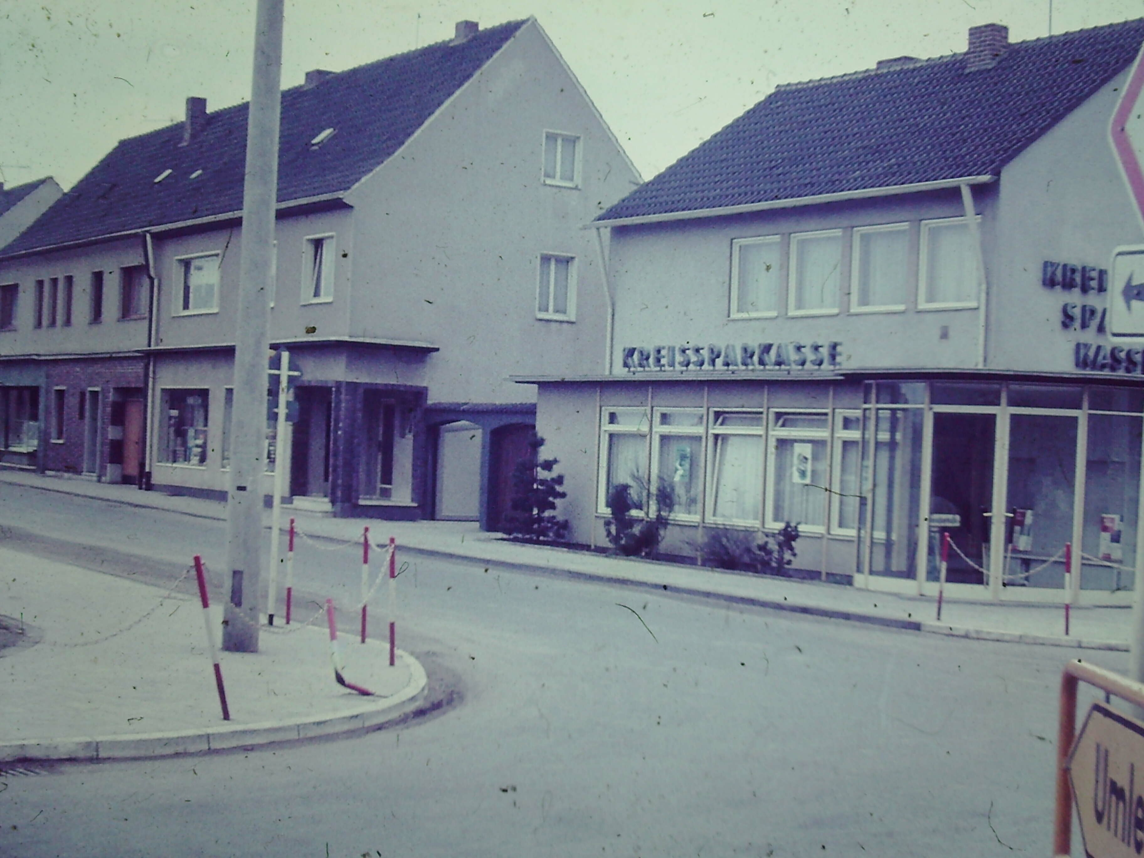 Fotos Straßen Gebäude | Hüttenstraße - Herrenstraße | circa 1960 (Heimatmuseum Sindorf CC BY-NC-SA)