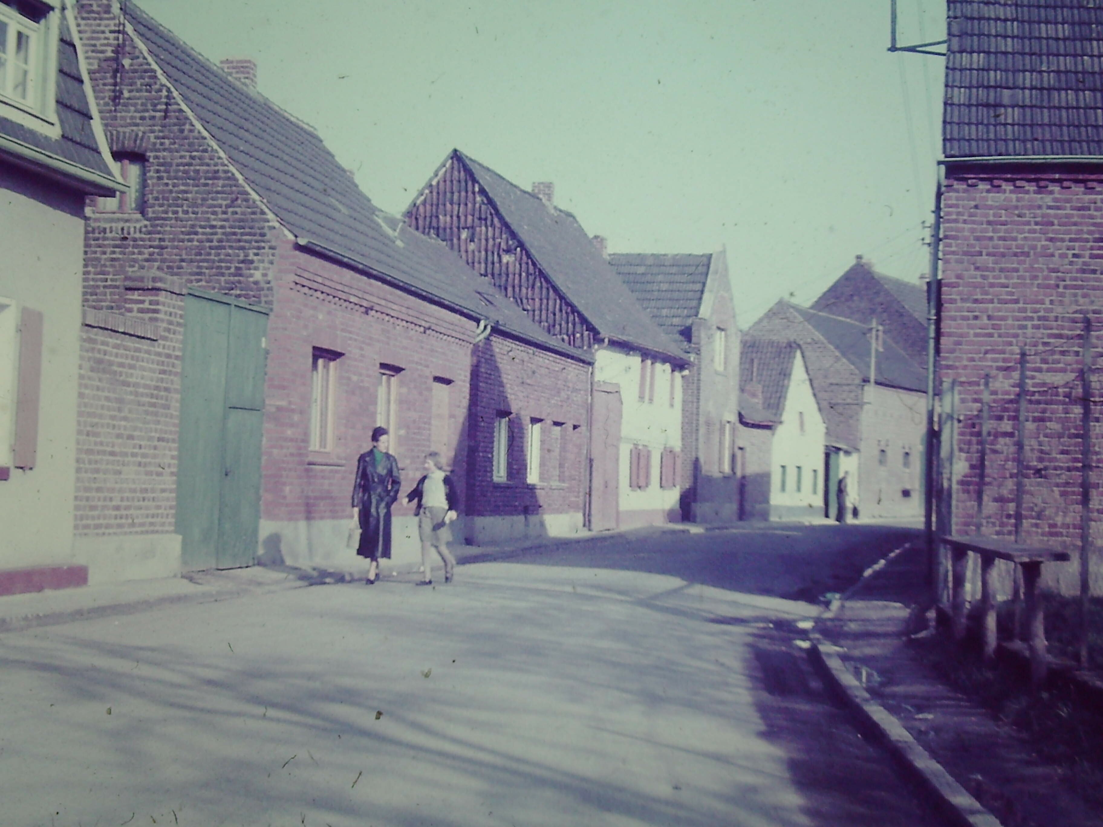 Fotos Straßen Gebäude | Weyerstraße | circa 1960 (Heimatmuseum Sindorf CC BY-NC-SA)