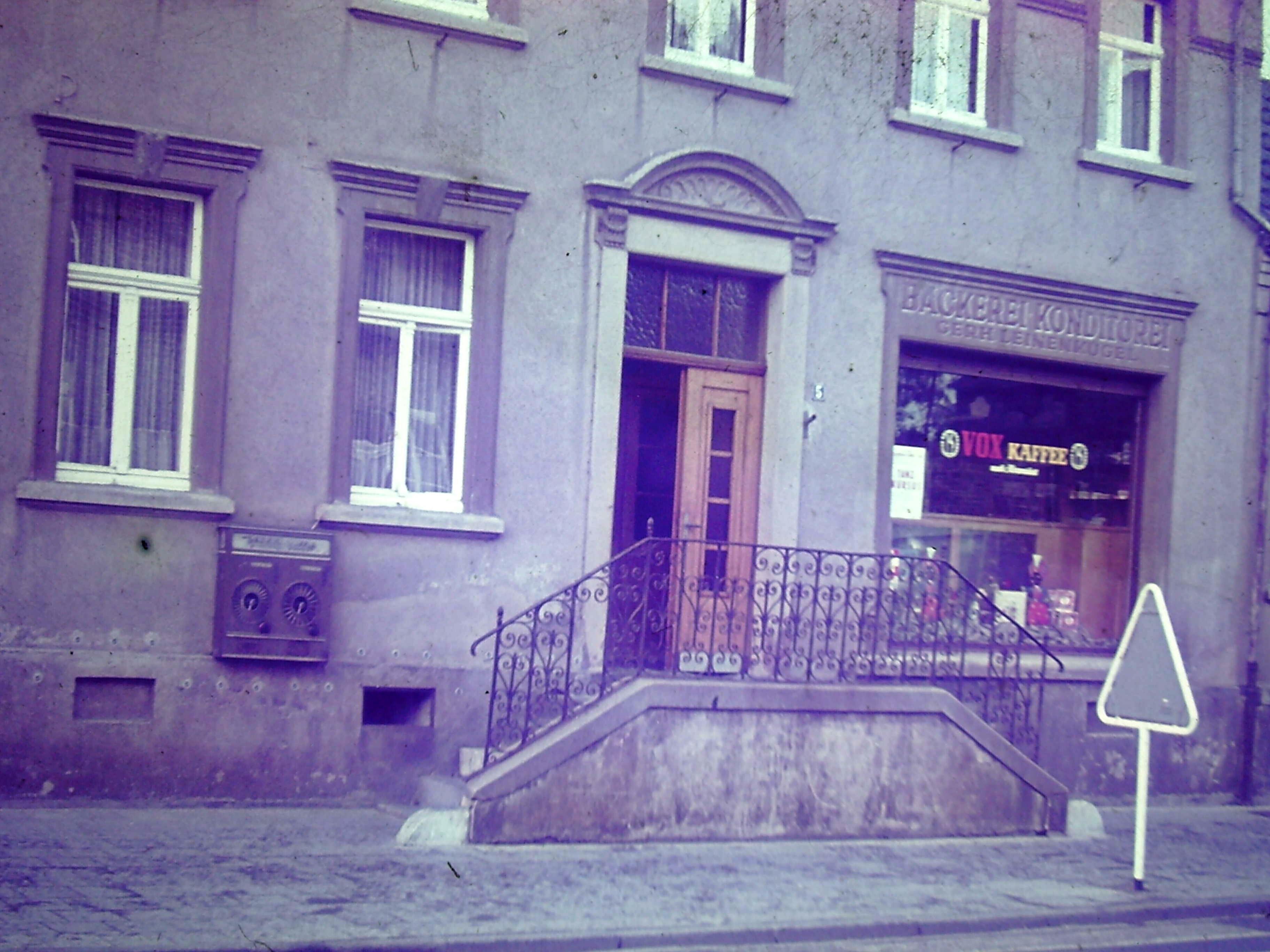 Geschäfte | Heppendorfer Straße 5 | Bäckerei Hubert Schneider | circa 1960 (Heimatmuseum Sindorf CC BY-NC-SA)