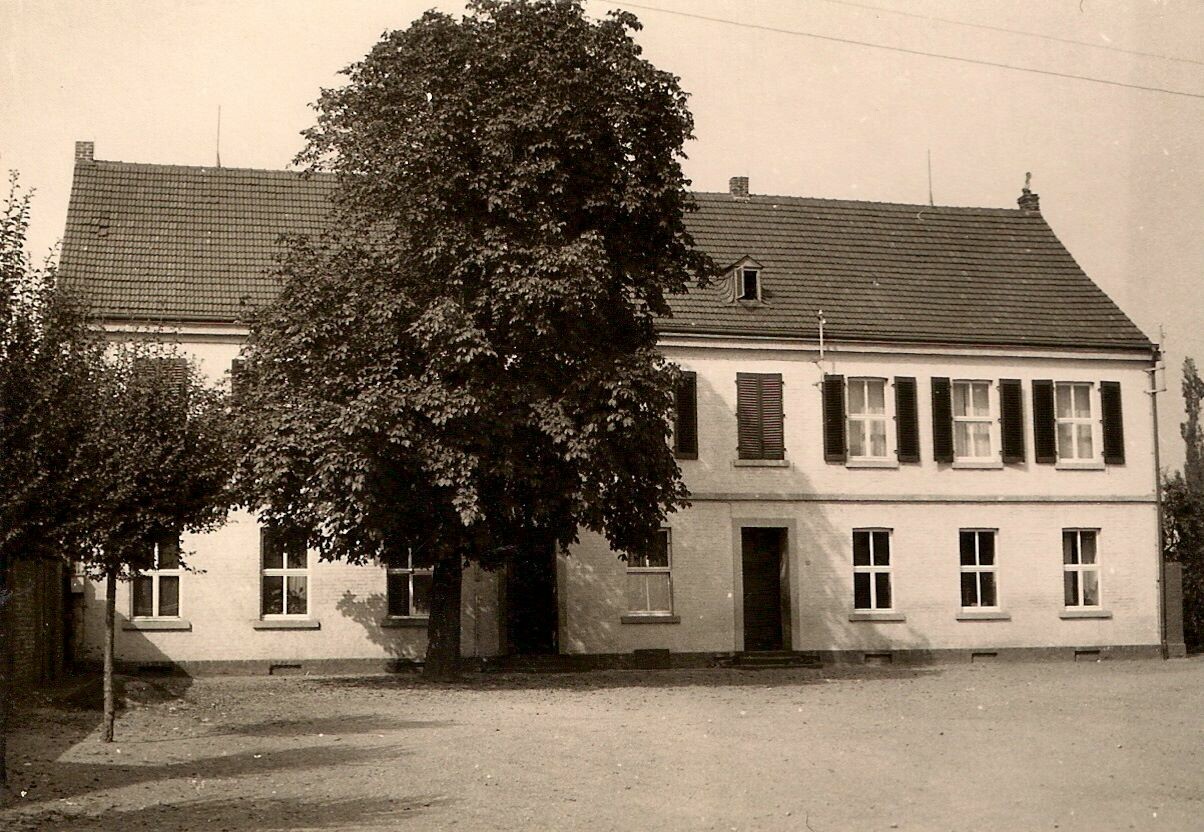 Schule | Alte Volksschule | 1830 (Heimatmuseum Sindorf CC BY-NC-SA)