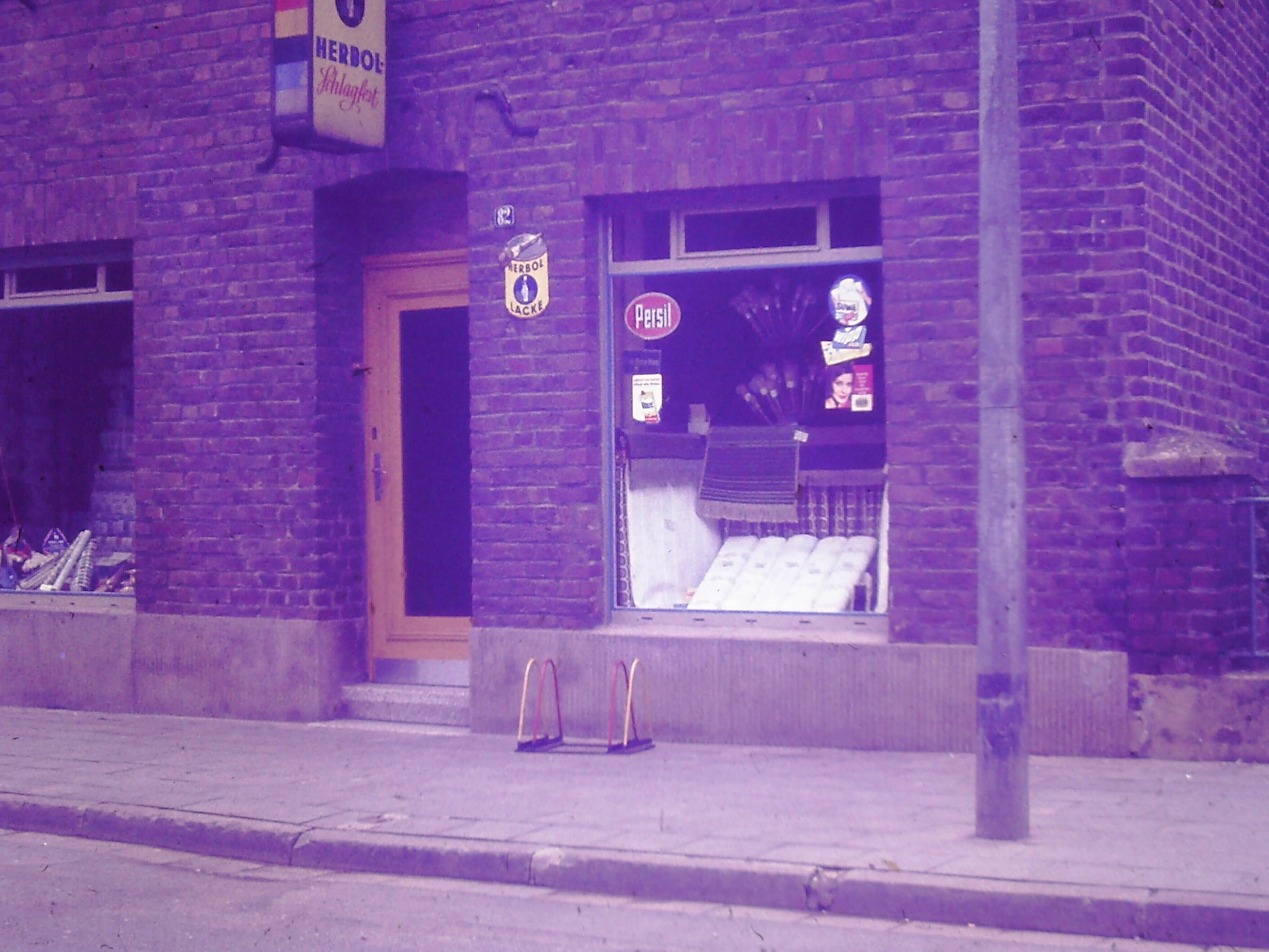 Geschäft | Herrenstraße 82 | Tapeten und Farben Klein | circa 1960 (Heimatmuseum Sindorf CC BY-NC-SA)