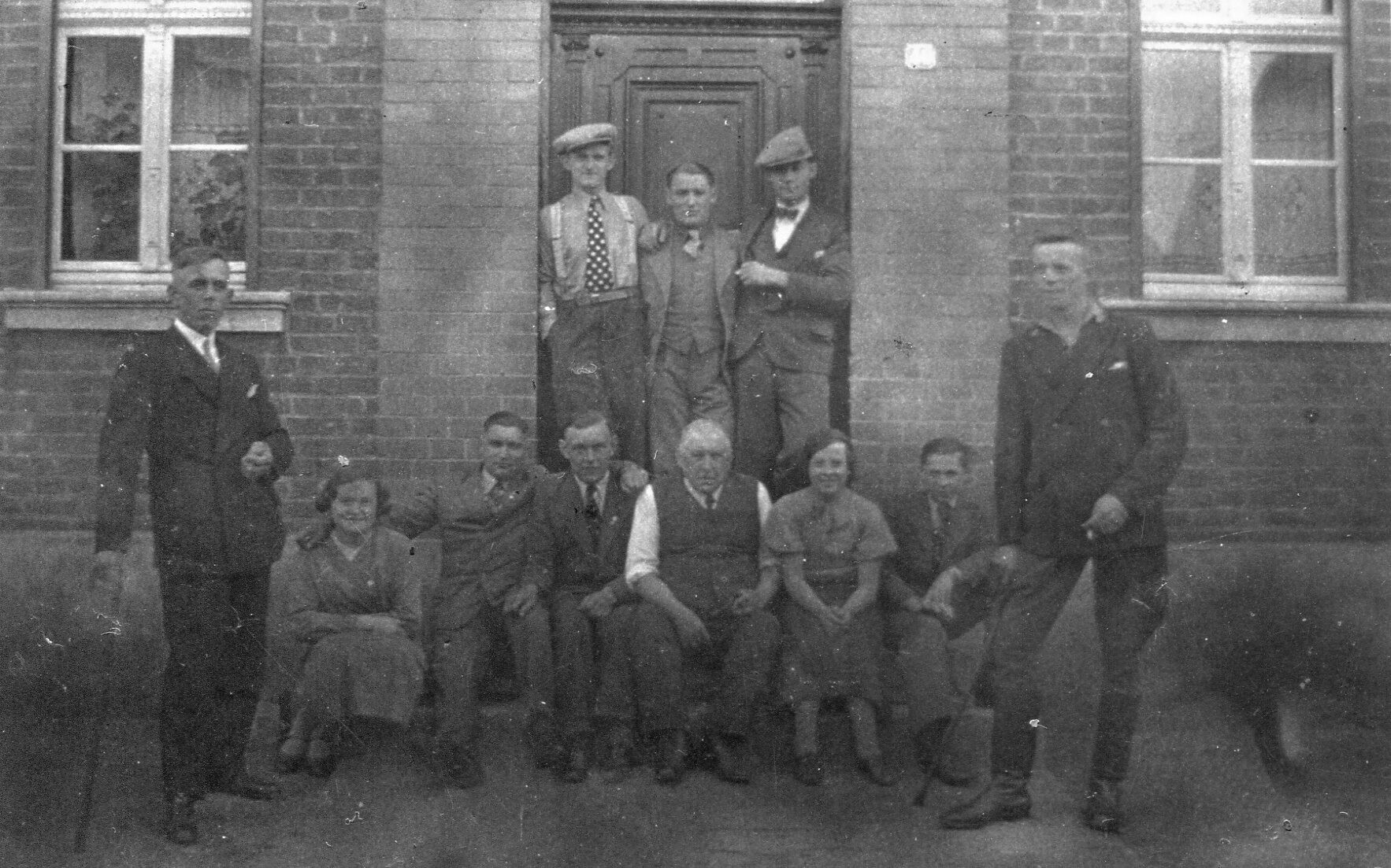 Fotos Personen | Erftstraße | circa 1935 (Heimatmuseum Sindorf CC BY-NC-SA)