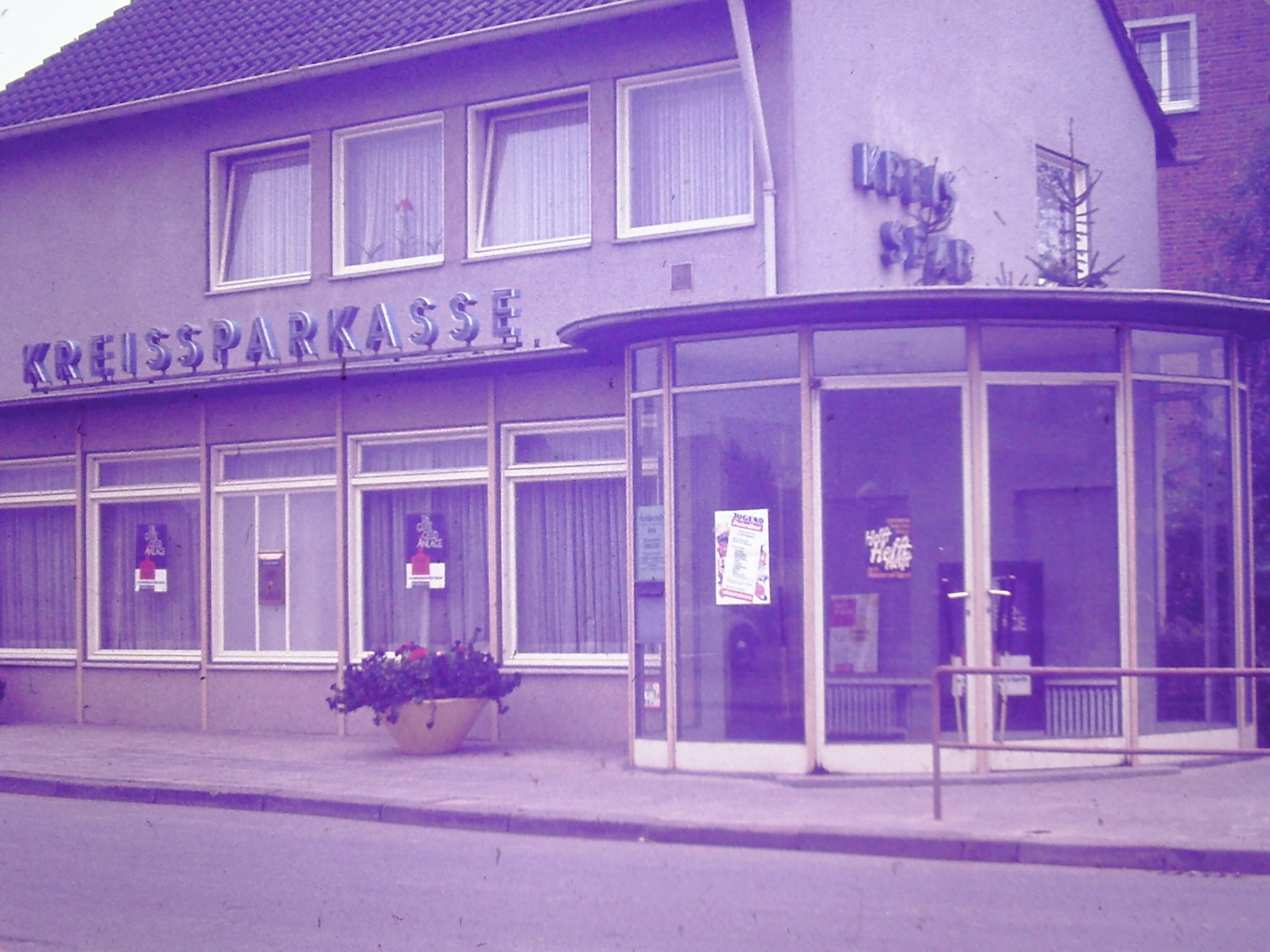 Fotos Gebäude 1960 | Kreissparkasse | circa 1960 (Heimatmuseum Sindorf CC BY-NC-SA)