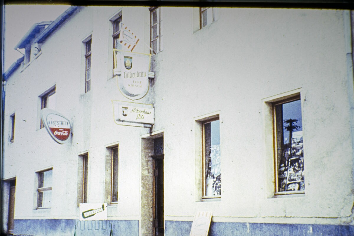 Foto Straßen Gebäude 1950-1999 | Kerpener Straße 62-64 | Gaststätte "Zur Linde" und Kino | circa 1960 (Stadtarchiv Kerpen CC BY-NC-SA)