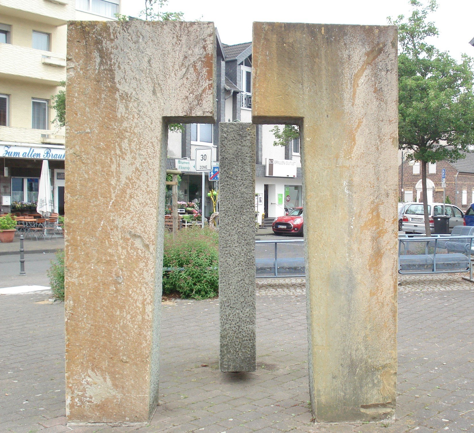 Kleindenkmäler | Zentralplatz | Skulptur des Künstlers Enrique Asensi (Heimatmuseum Sindorf CC BY-NC-SA)