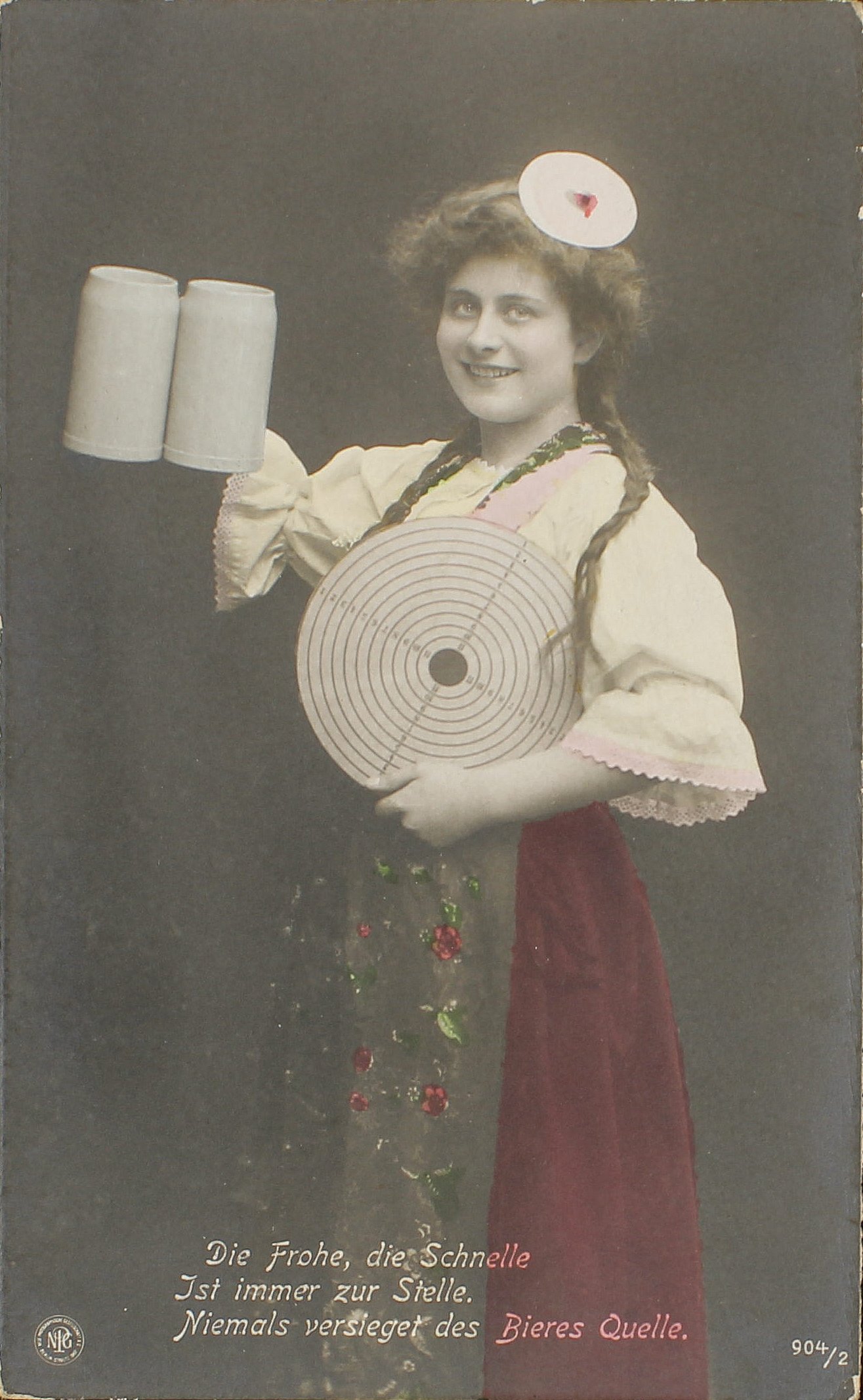 Postkarte Frau mit zwei Krügen VS (Rheinisches Schützenmuseum Neuss CC BY-NC-SA)