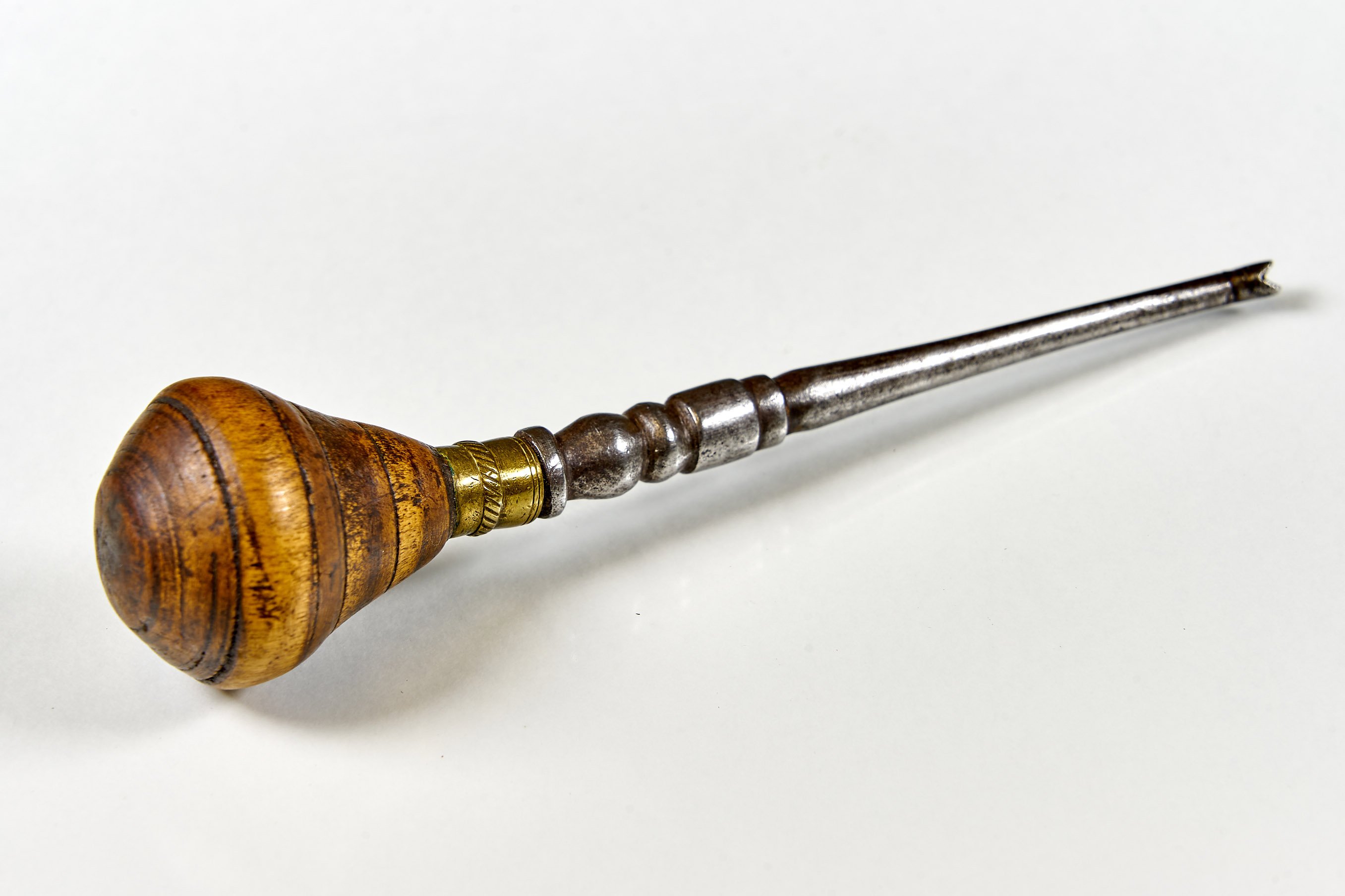 Wurzelheber mit gedrechseltem Holzknauf (Wilhelm-Fabry-Museum CC BY-NC-SA)