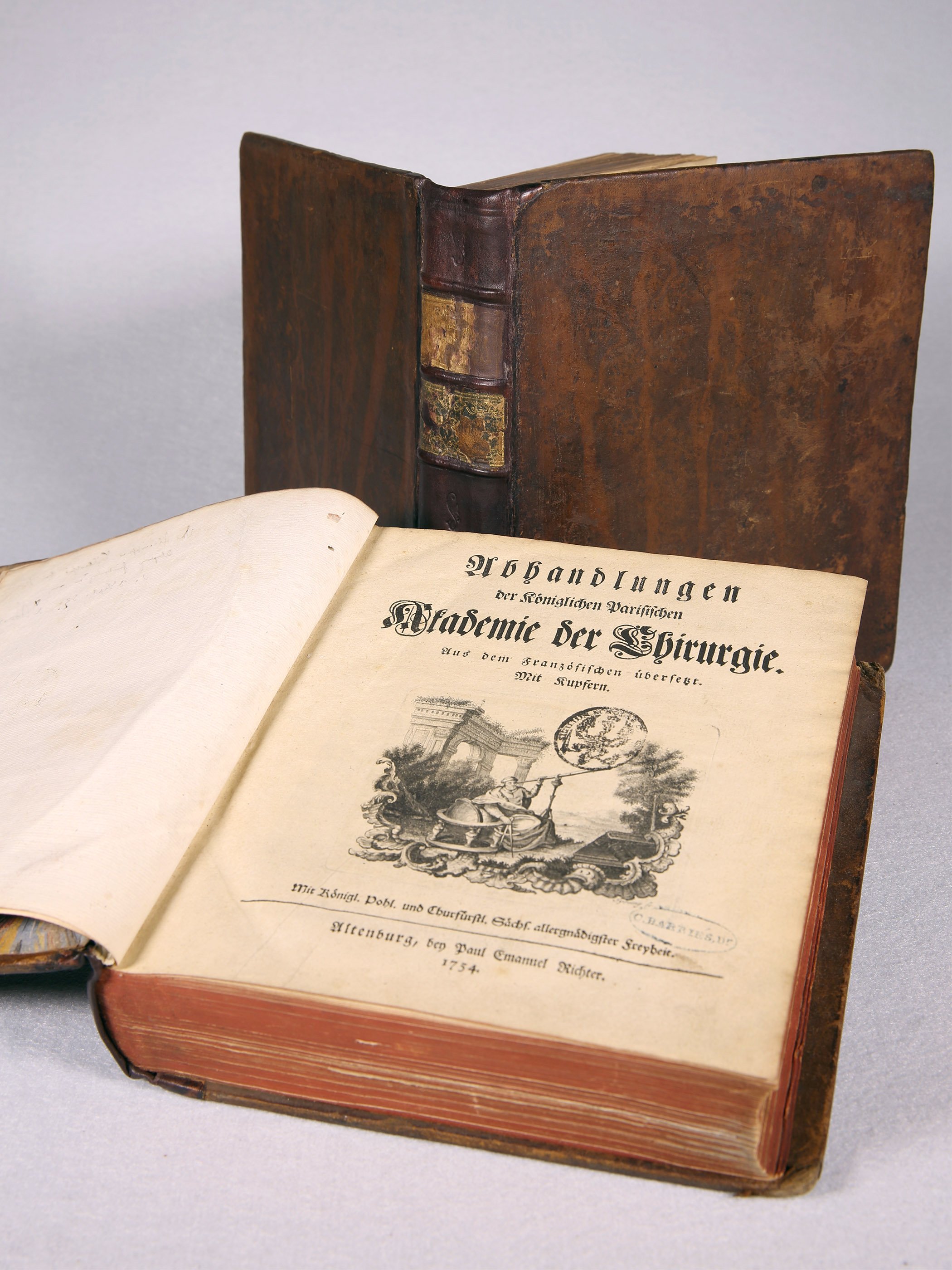 Abhandlungen der Königlichen Parisischen Akademie der Chirurgie, 2 Bände (Wilhelm-Fabry-Museum CC BY-NC-SA)