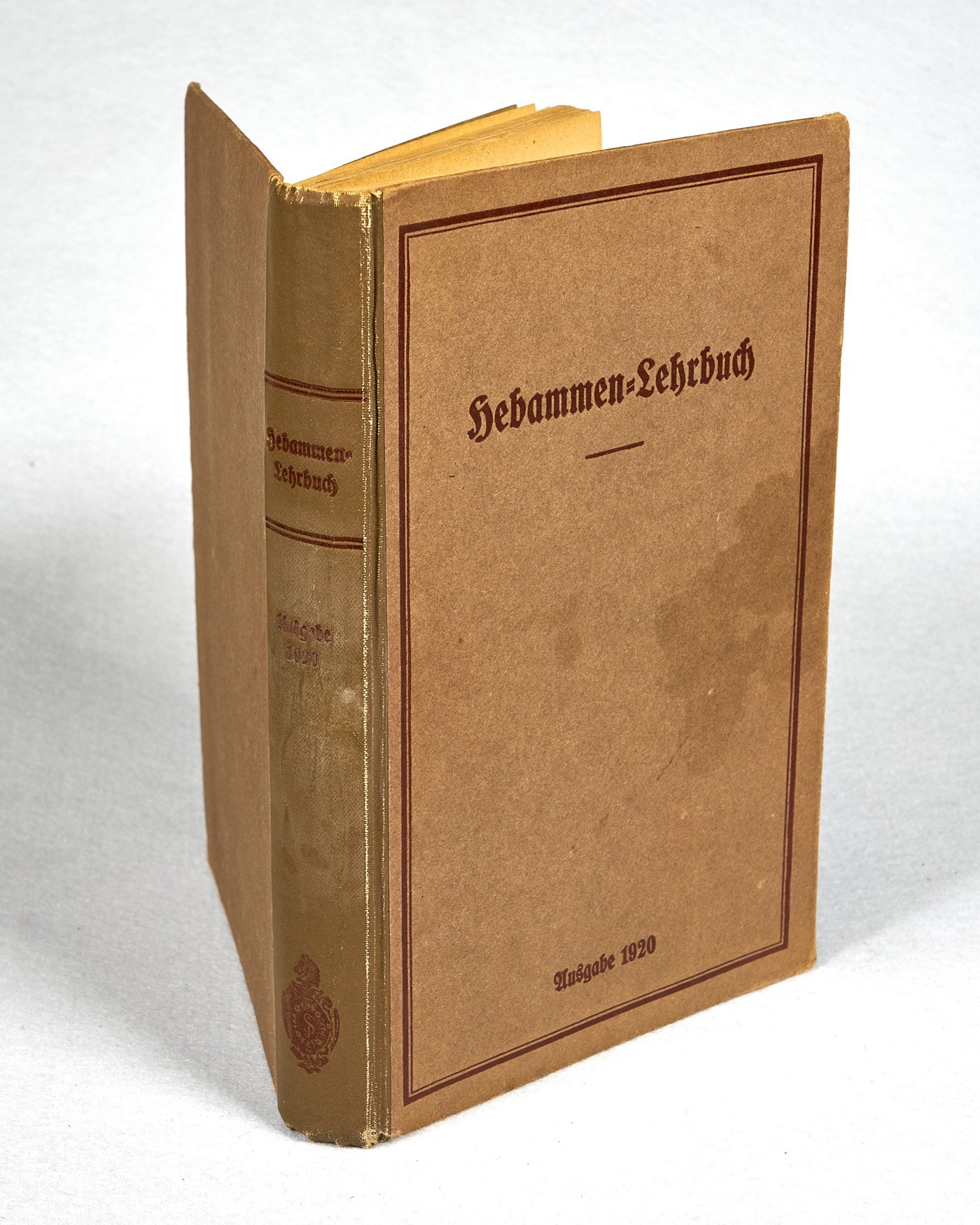 Hebammen-Lehrbuch, Ausgabe 1920, Hrsg. im Auftrage des preußischen Ministers für Volkswohlfahrt (Wilhelm-Fabry-Museum CC BY-NC-SA)