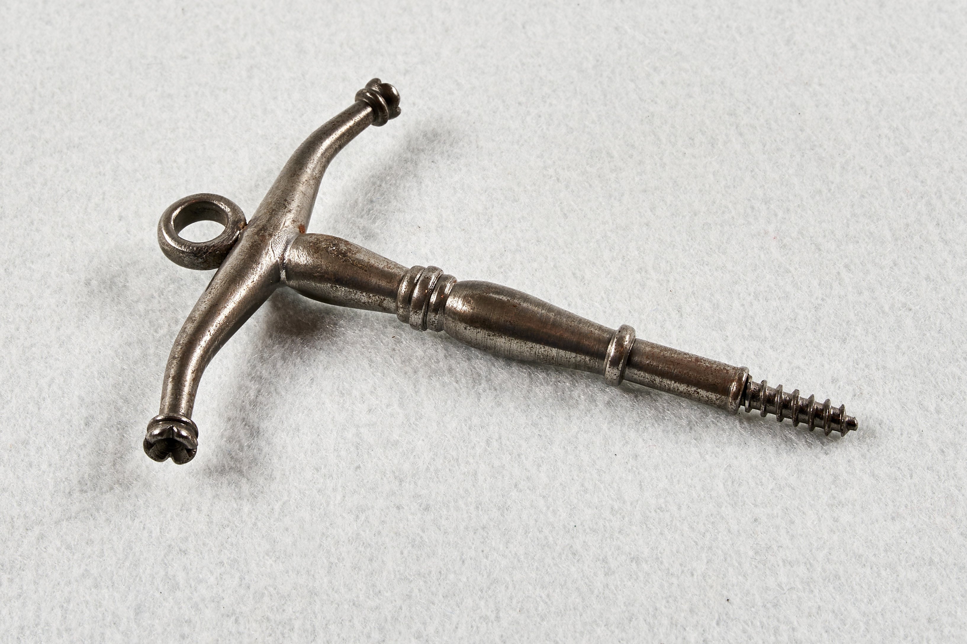 Handbohrer aus Stahl/ Replik (Wilhelm-Fabry-Museum CC BY-NC-SA)