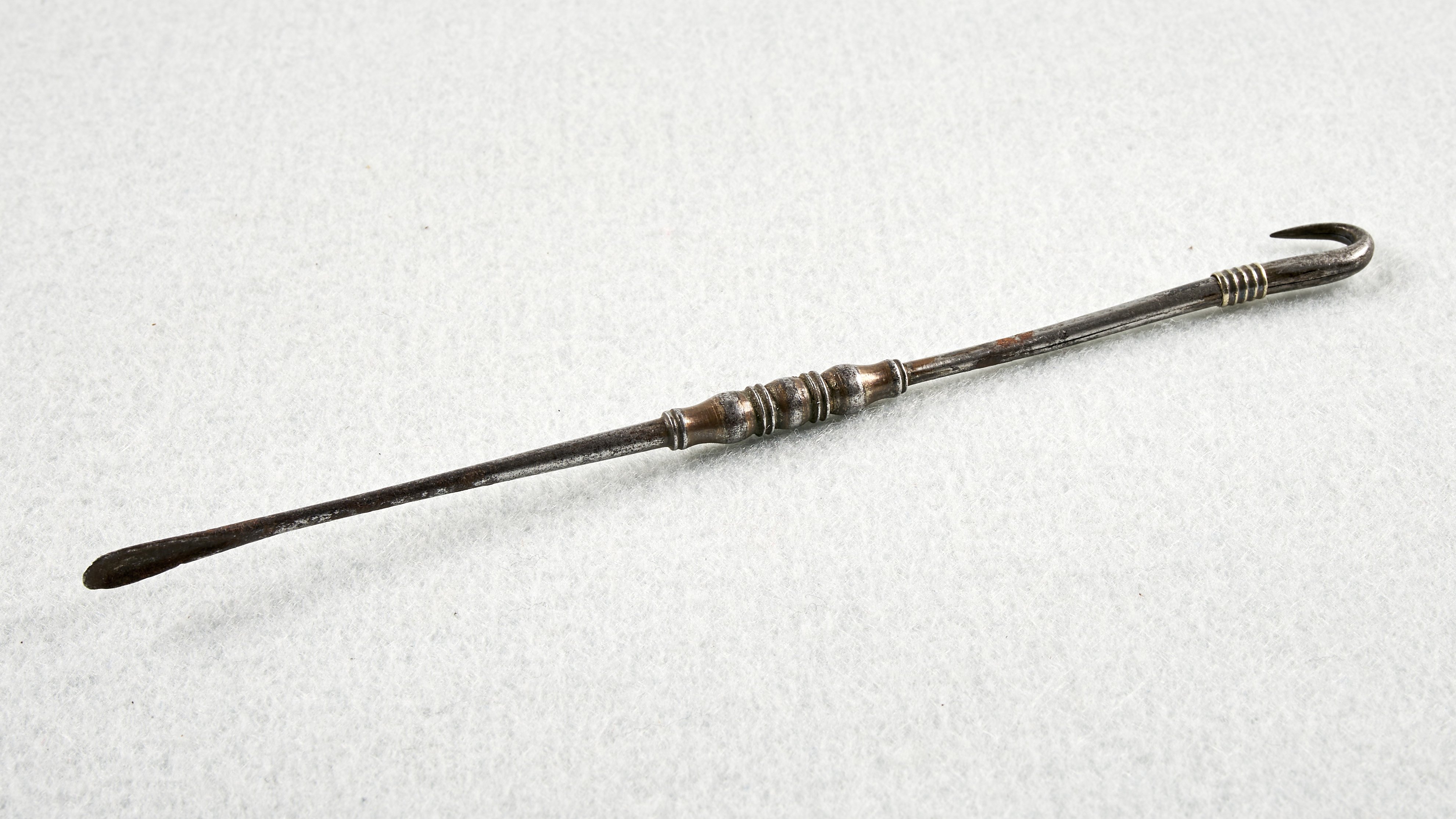 Kombinationswerkzeug Haken/scharfer Löffel (Wilhelm-Fabry-Museum CC BY-NC-SA)