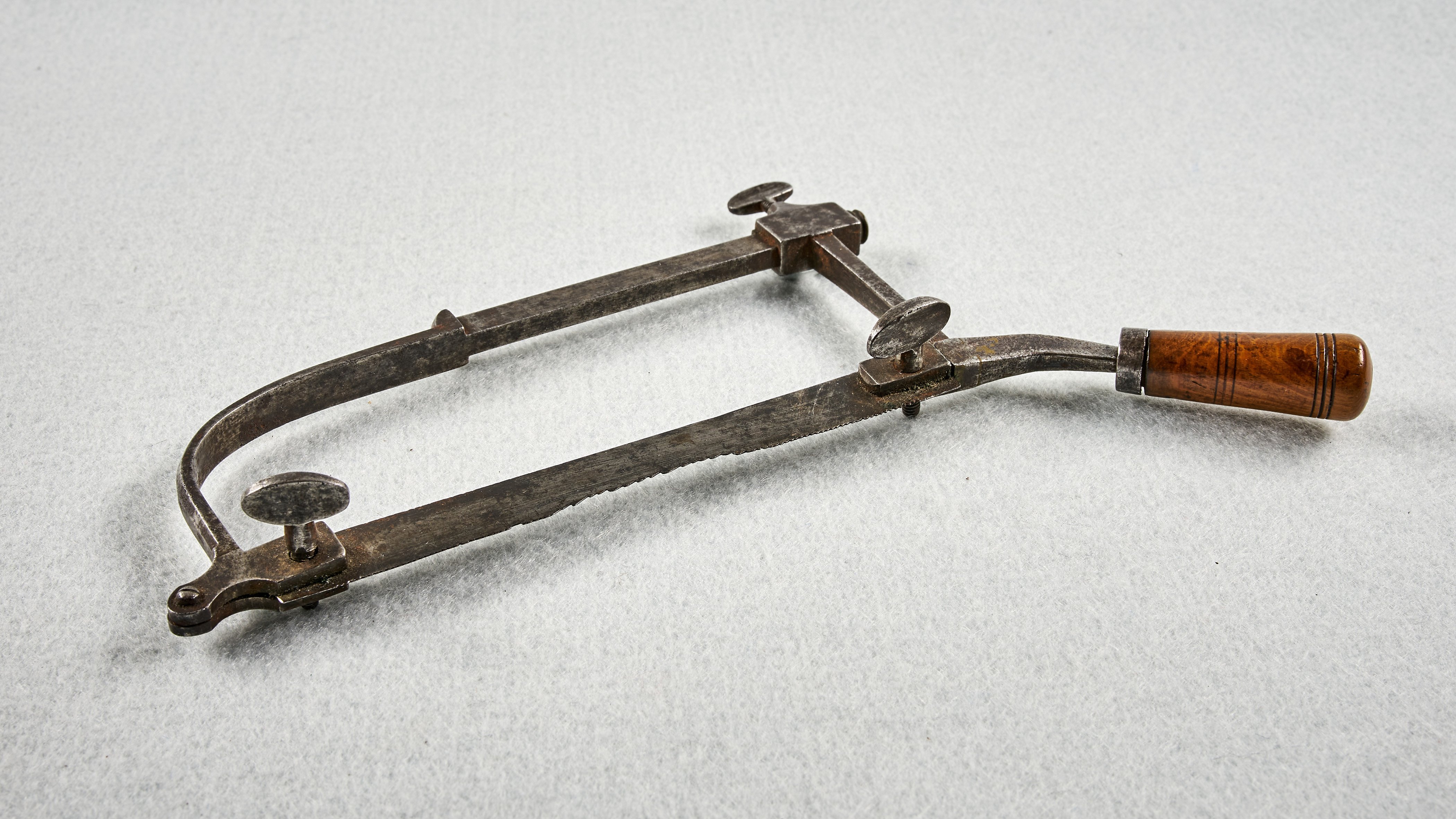 kleine Bügelsäge, ca. 1800 (Wilhelm-Fabry-Museum CC BY-NC-SA)