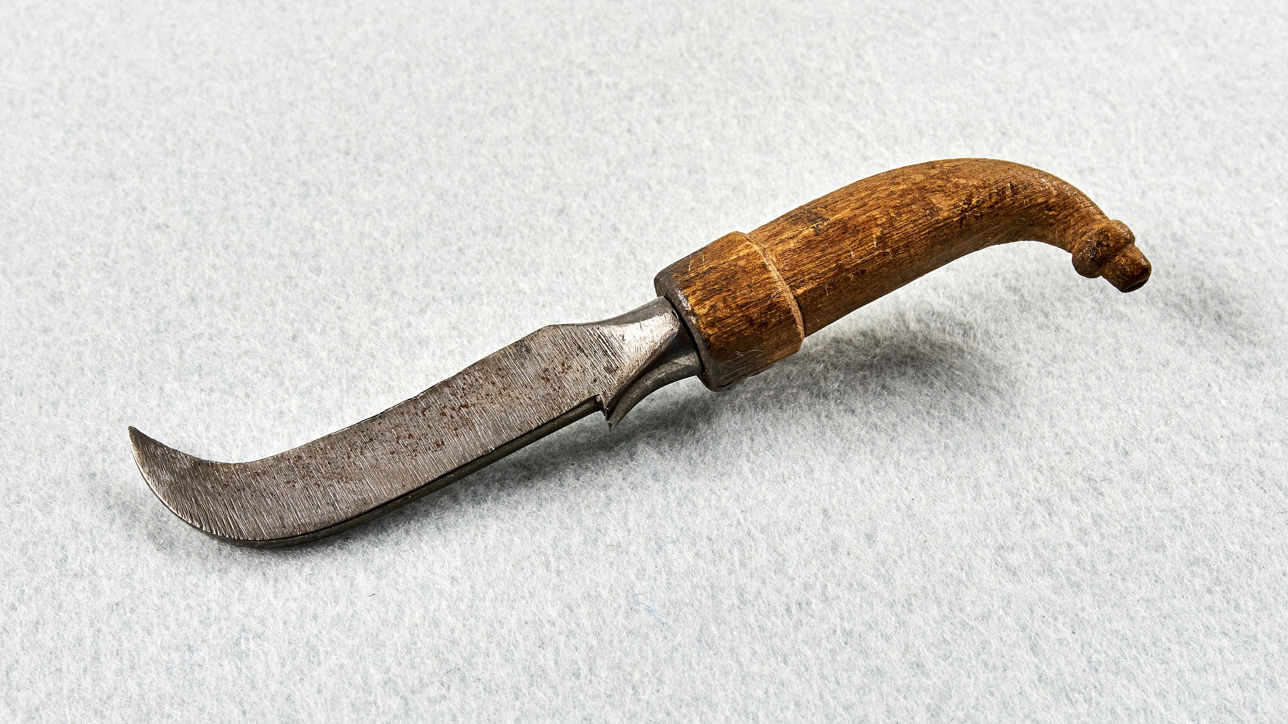 Skalpell mit hakenförmiger Klinge (Replik) (Wilhelm Fabry Museum CC BY-NC-SA)
