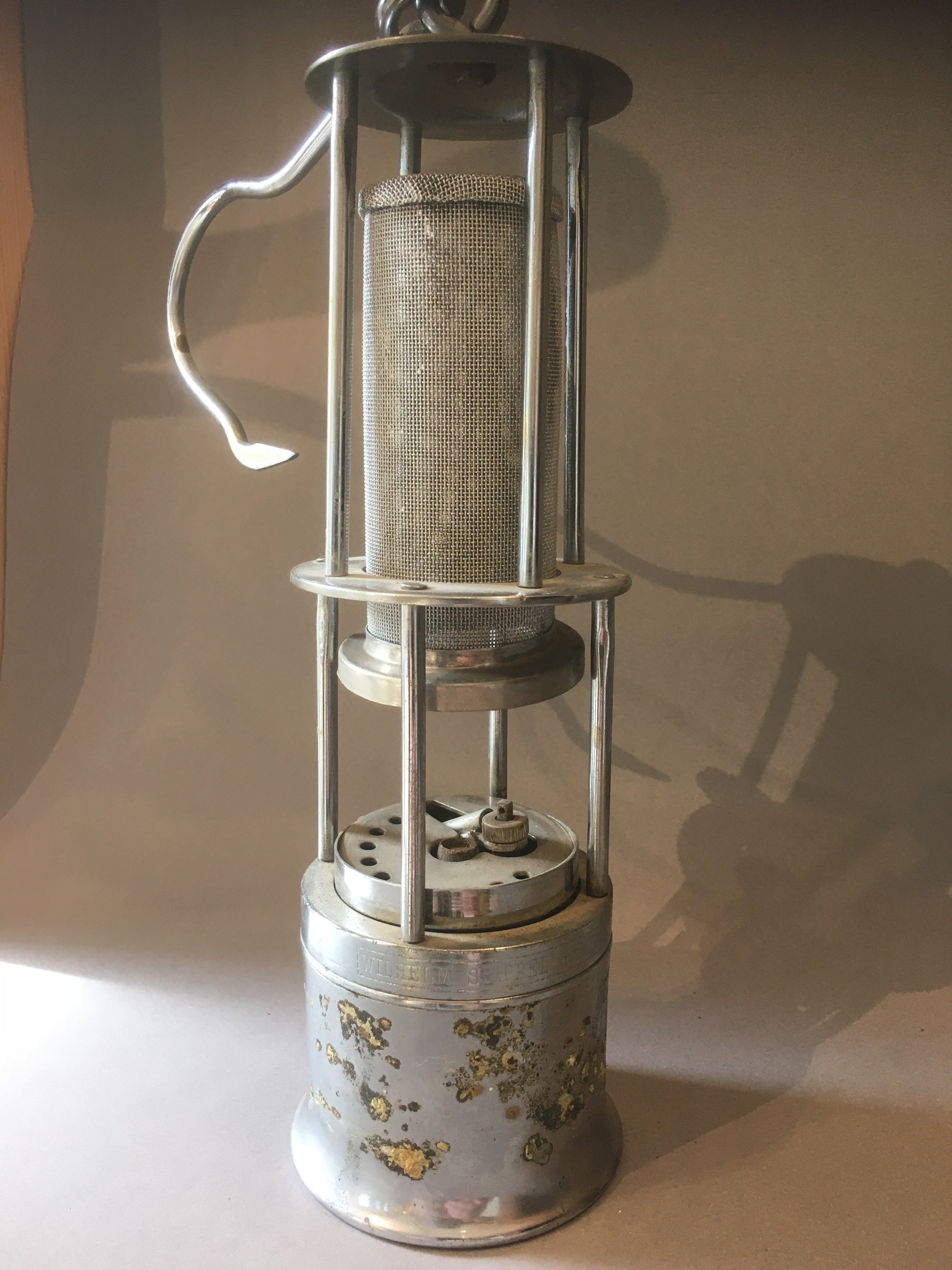 Sicherheitsgrubenlampe, vernickelt, Glas fehlt (Besucherbergwerk und Bergbaumuseum "Grube Silberhardt" CC BY-NC-SA)