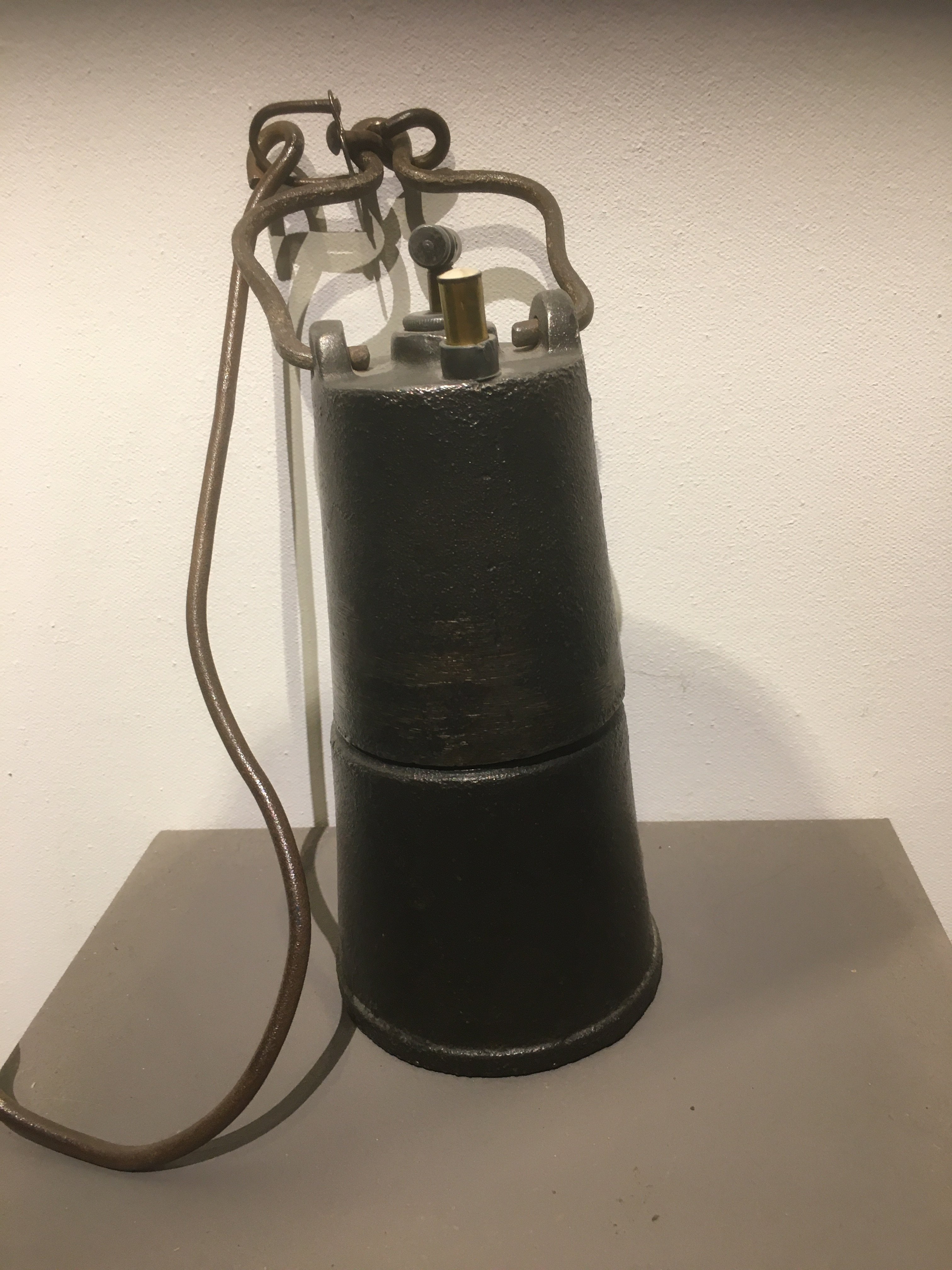 Acetylen Lampe Bombenform Rötelmann (Besucherbergwerk und Bergbaumuseum "Grube Silberhardt" CC BY-NC-SA)