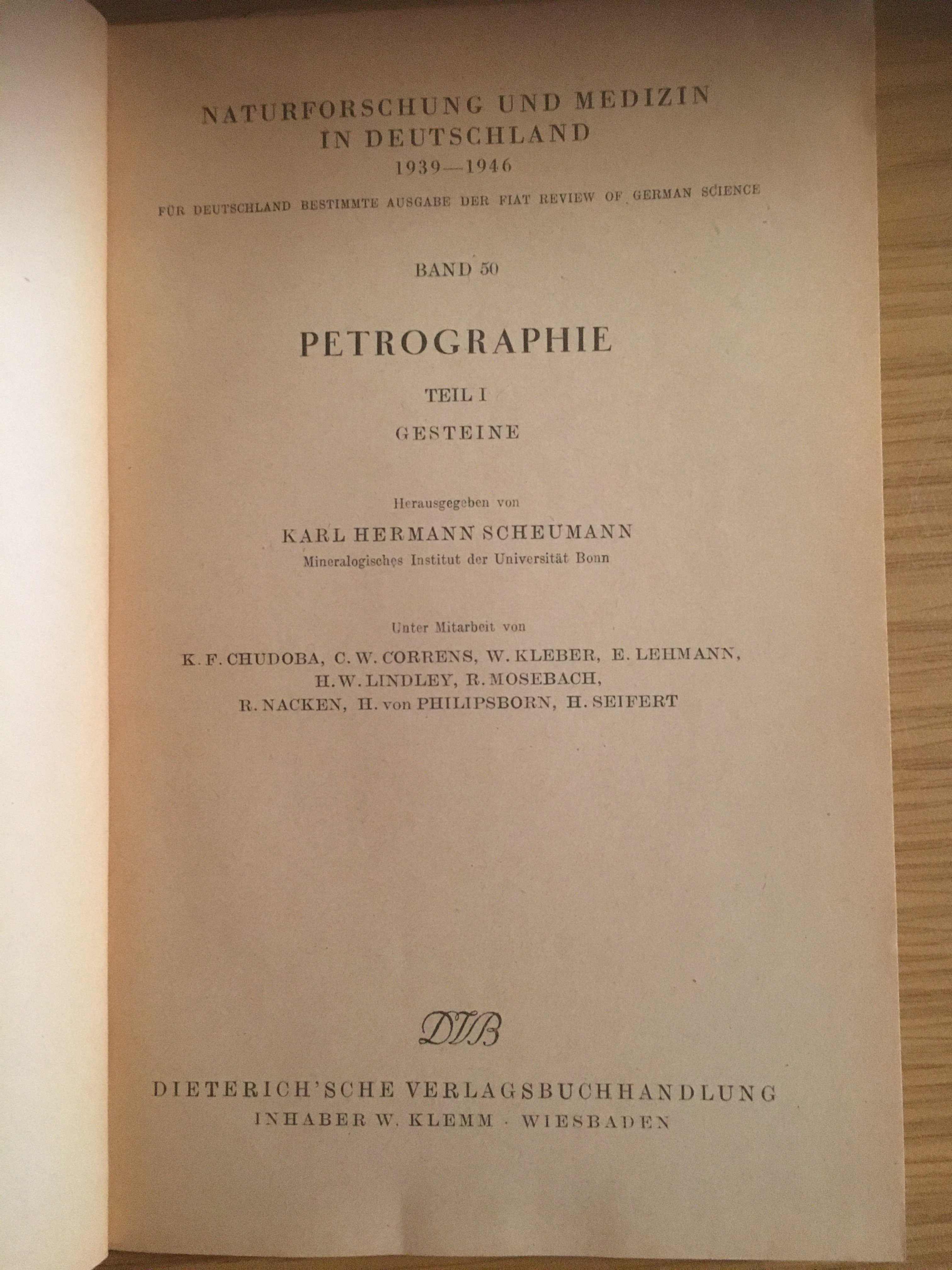 Scheumann, Karl Hermann: Petrographie. Teil 1, Gesteine. (Besucherbergwerk und Bergbaumuseum "Grube Silberhardt" CC BY-NC-SA)