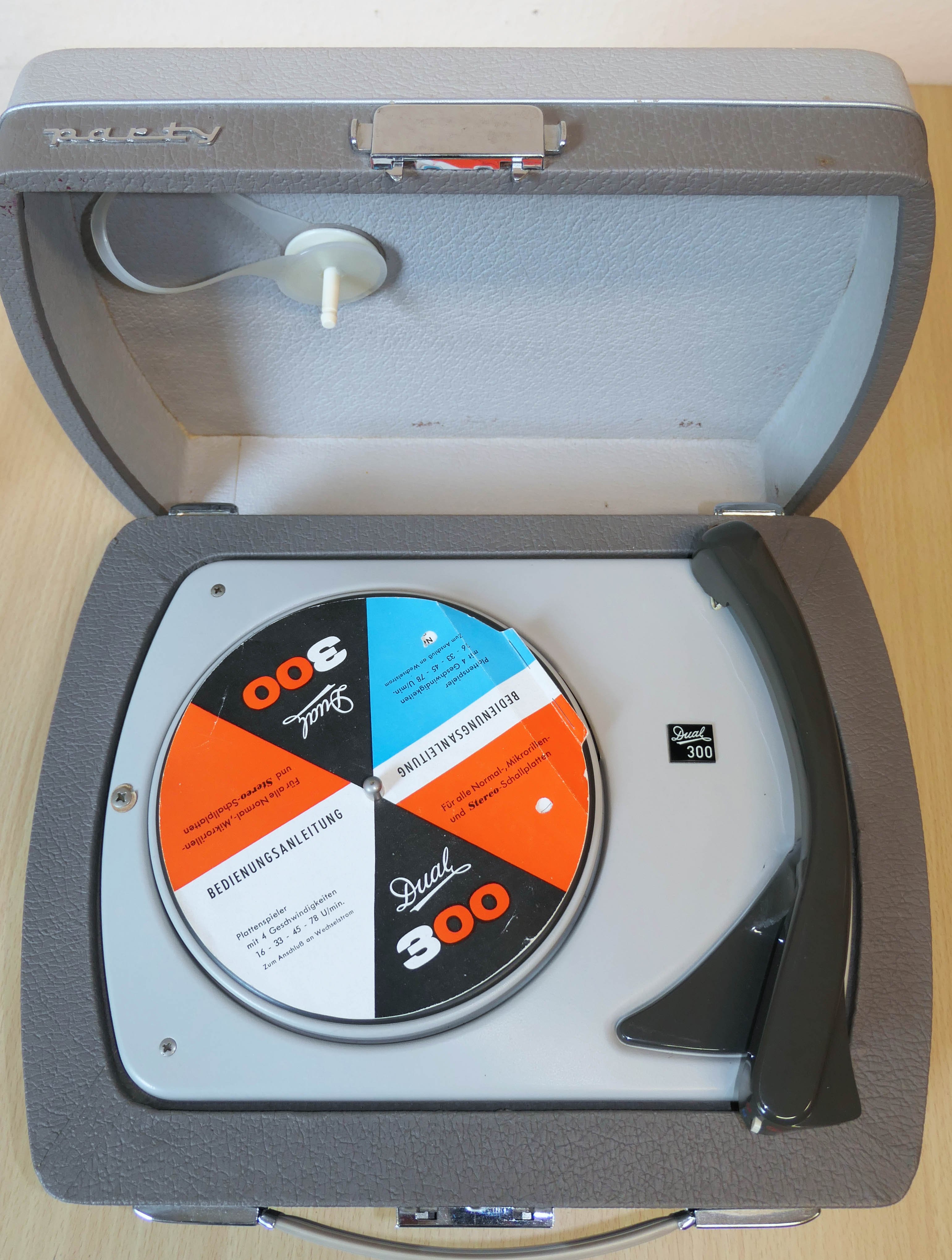 Dual Plattenspieler Dp 300 g (museum comp:ex CC BY-NC-SA)