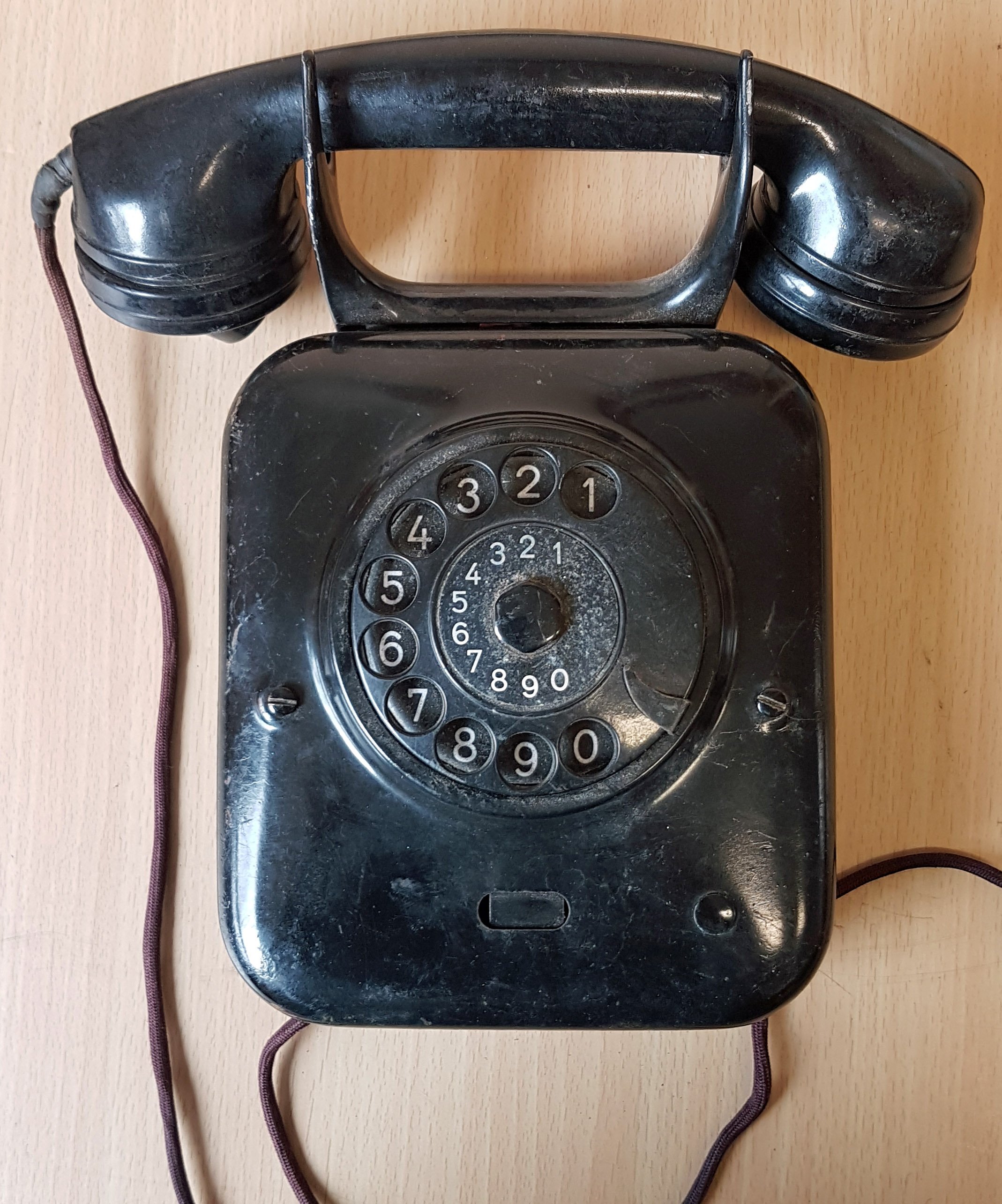 Wandtelefon (museum comp:ex CC BY-NC-SA)