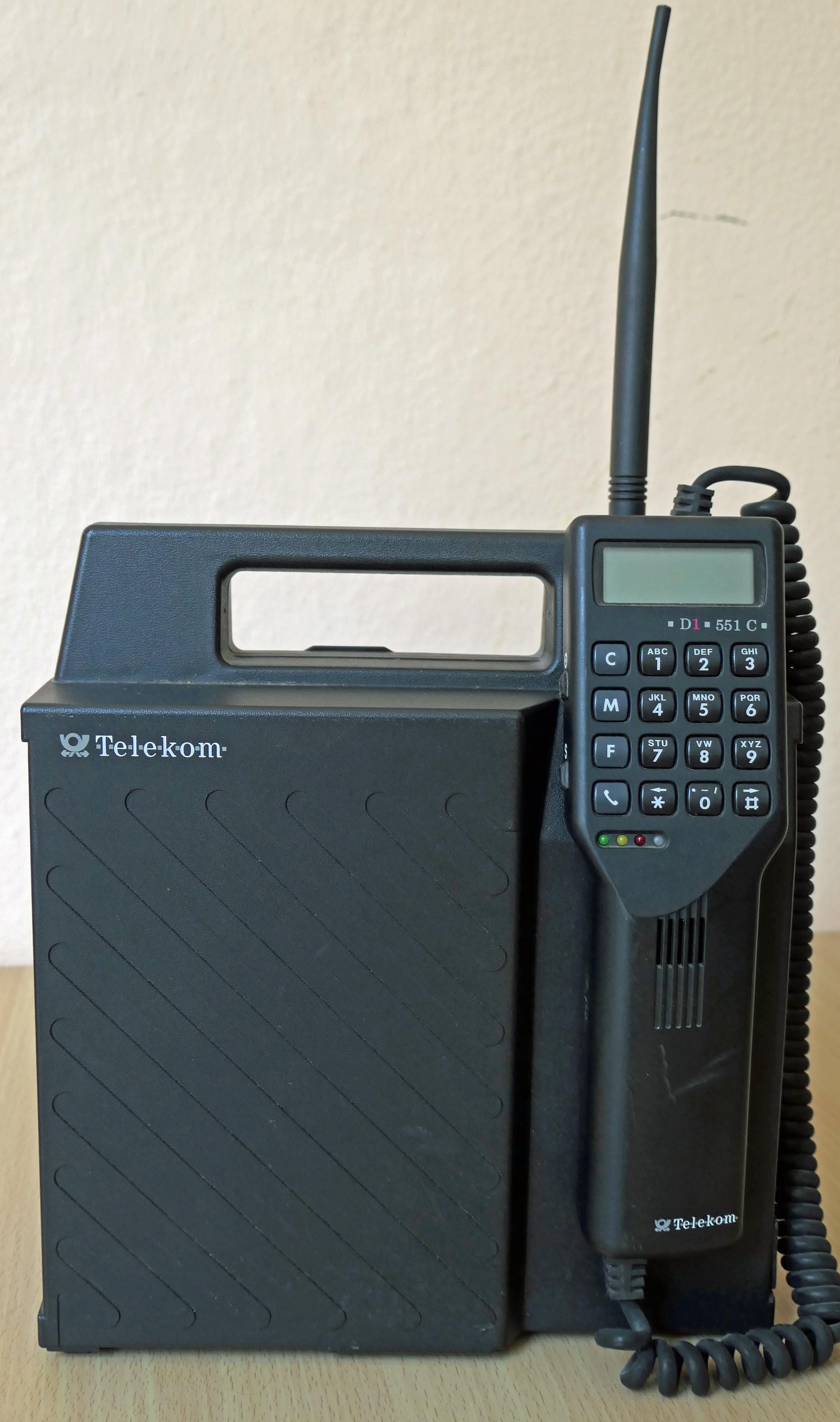 Autotelefon Telekom D1 551 (museum comp:ex CC BY-NC-SA)
