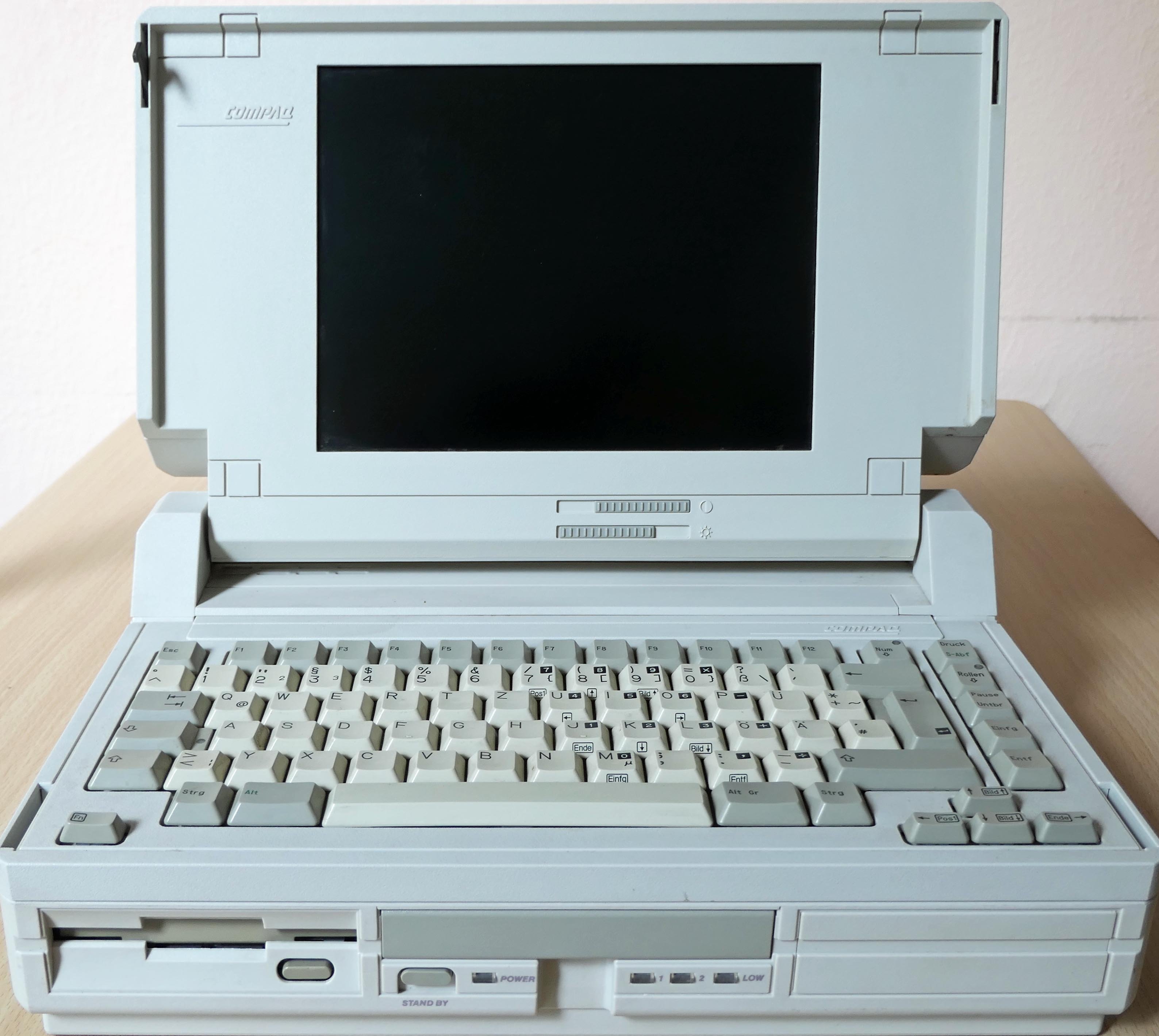 Laptop Computer	Compaq SLT 386/20 (museum comp:ex CC BY-NC-SA)