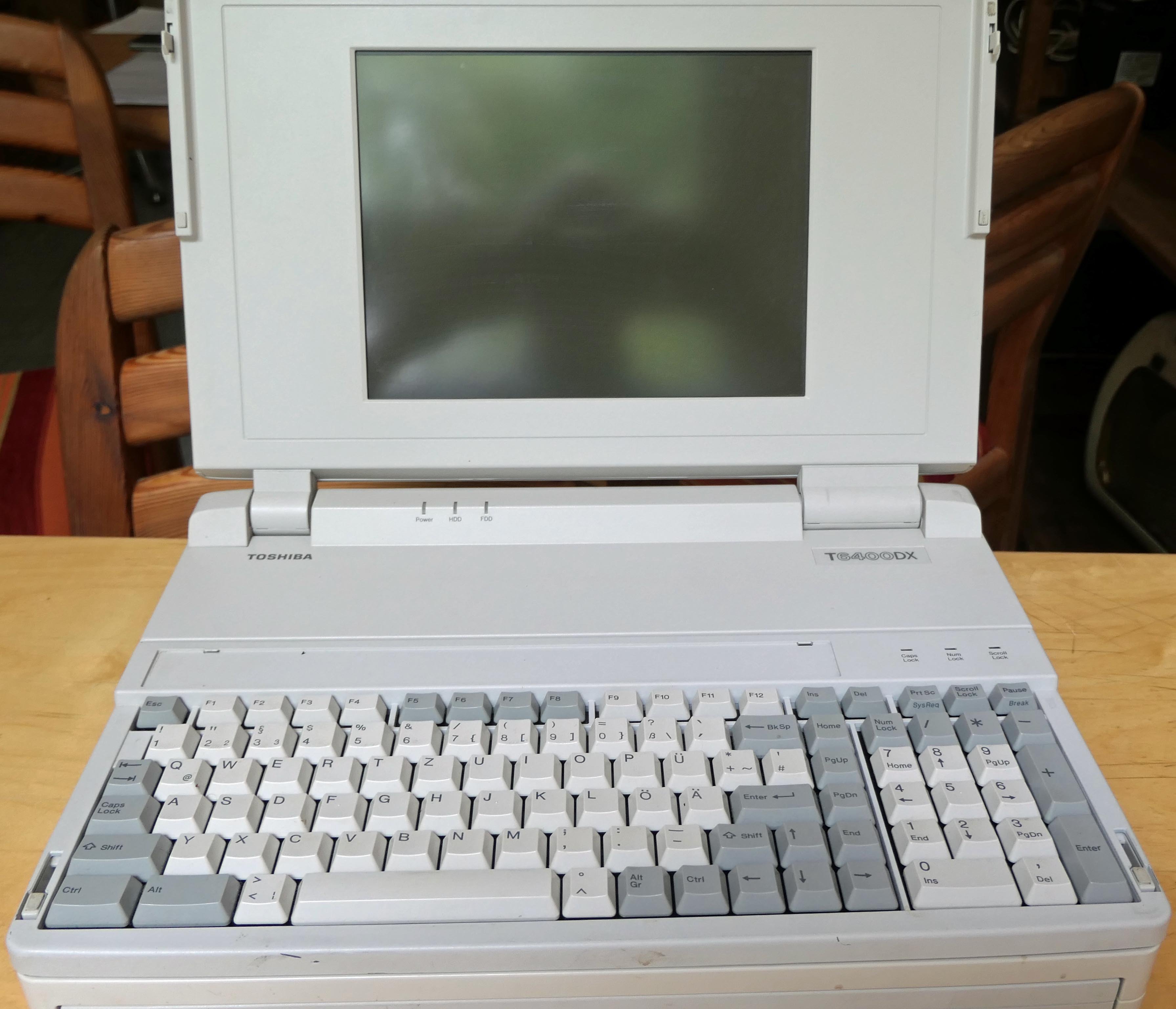 Laptop Computer	TOSHIBA T6400DX/200 (museum comp:ex CC BY-NC-SA)