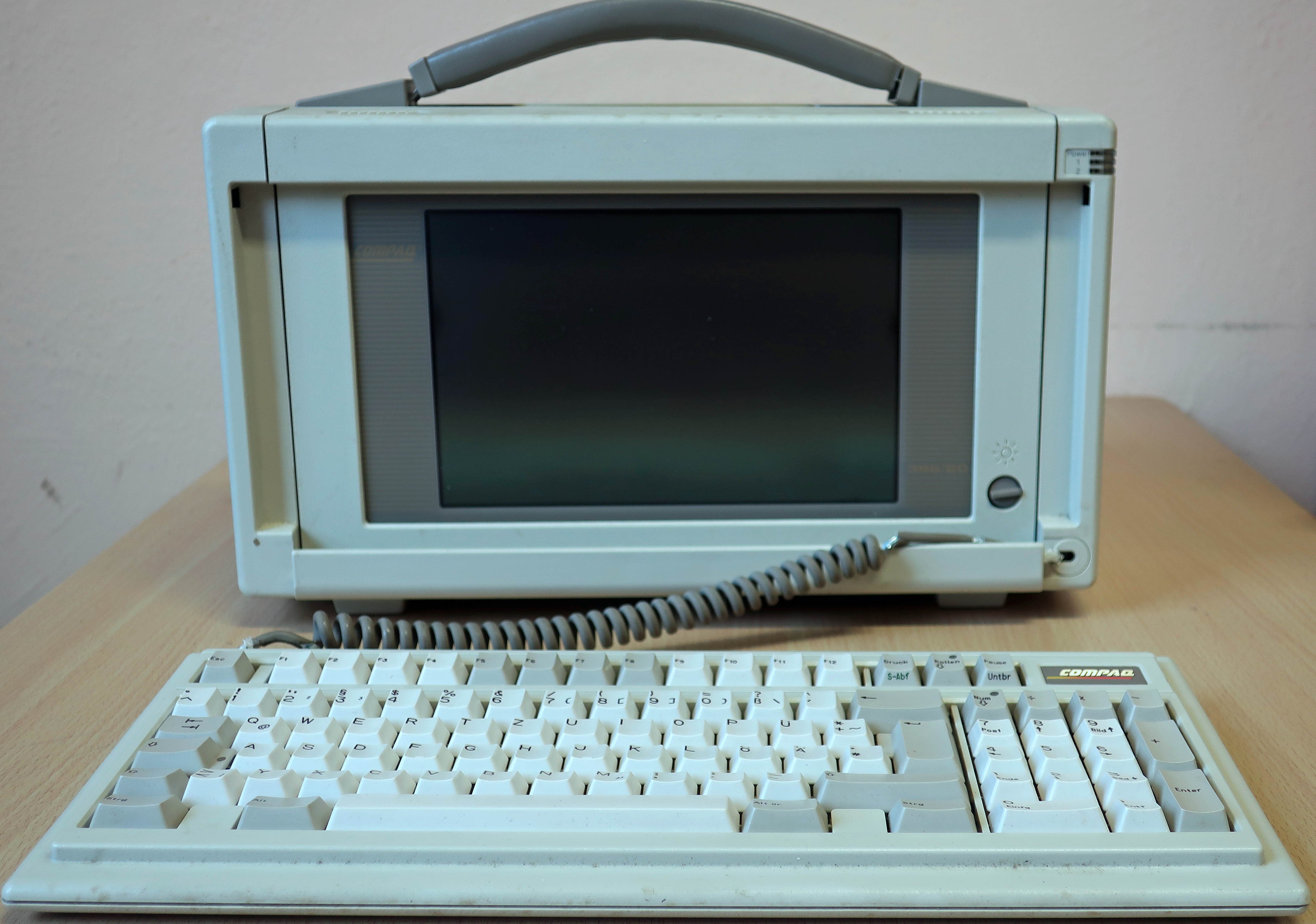COMPAQ Portable 386/20 (museum comp:ex CC BY-NC-SA)
