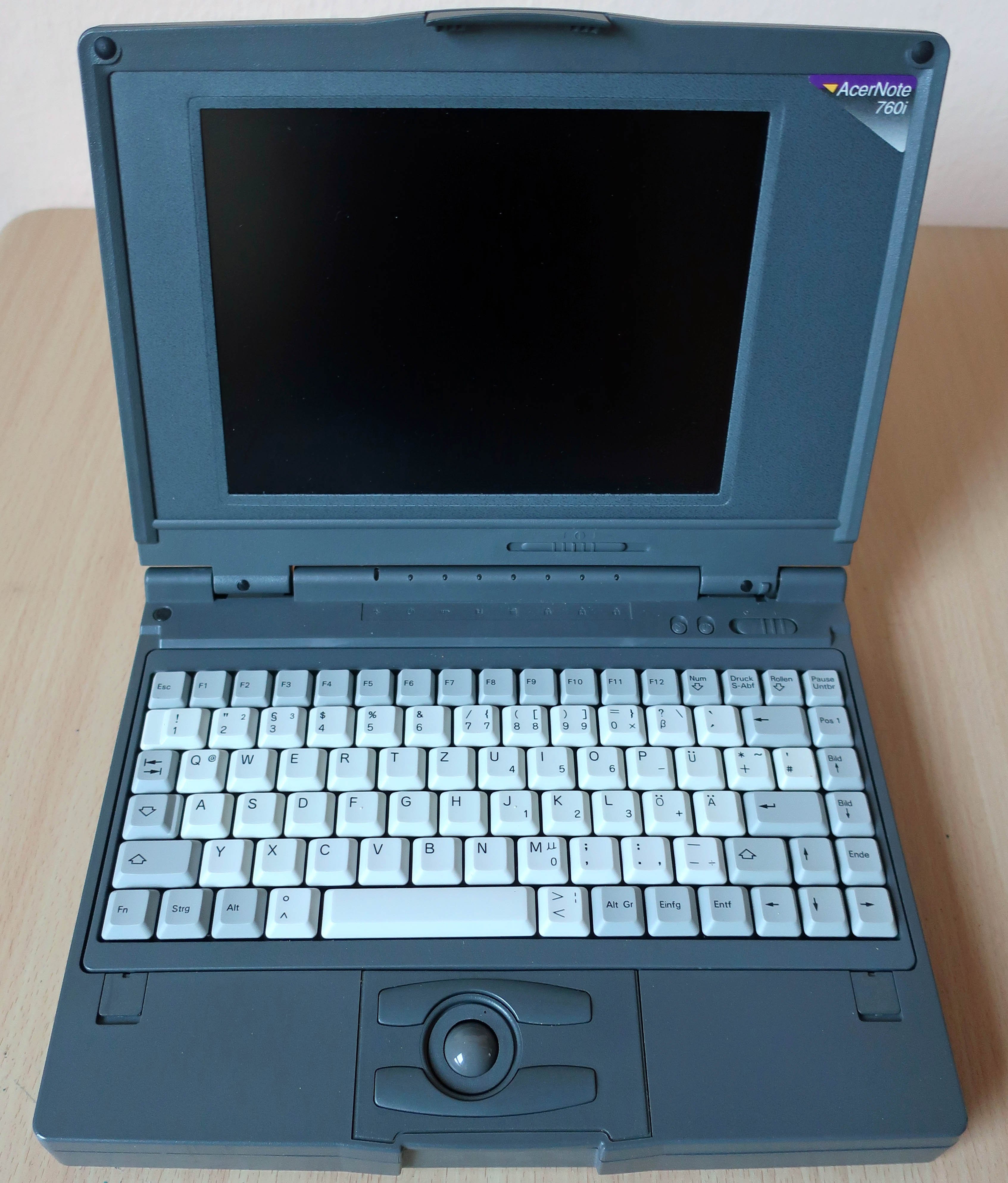 Laptop Computer	ACER Modell No. 760 I (museum comp:ex CC BY-NC-SA)