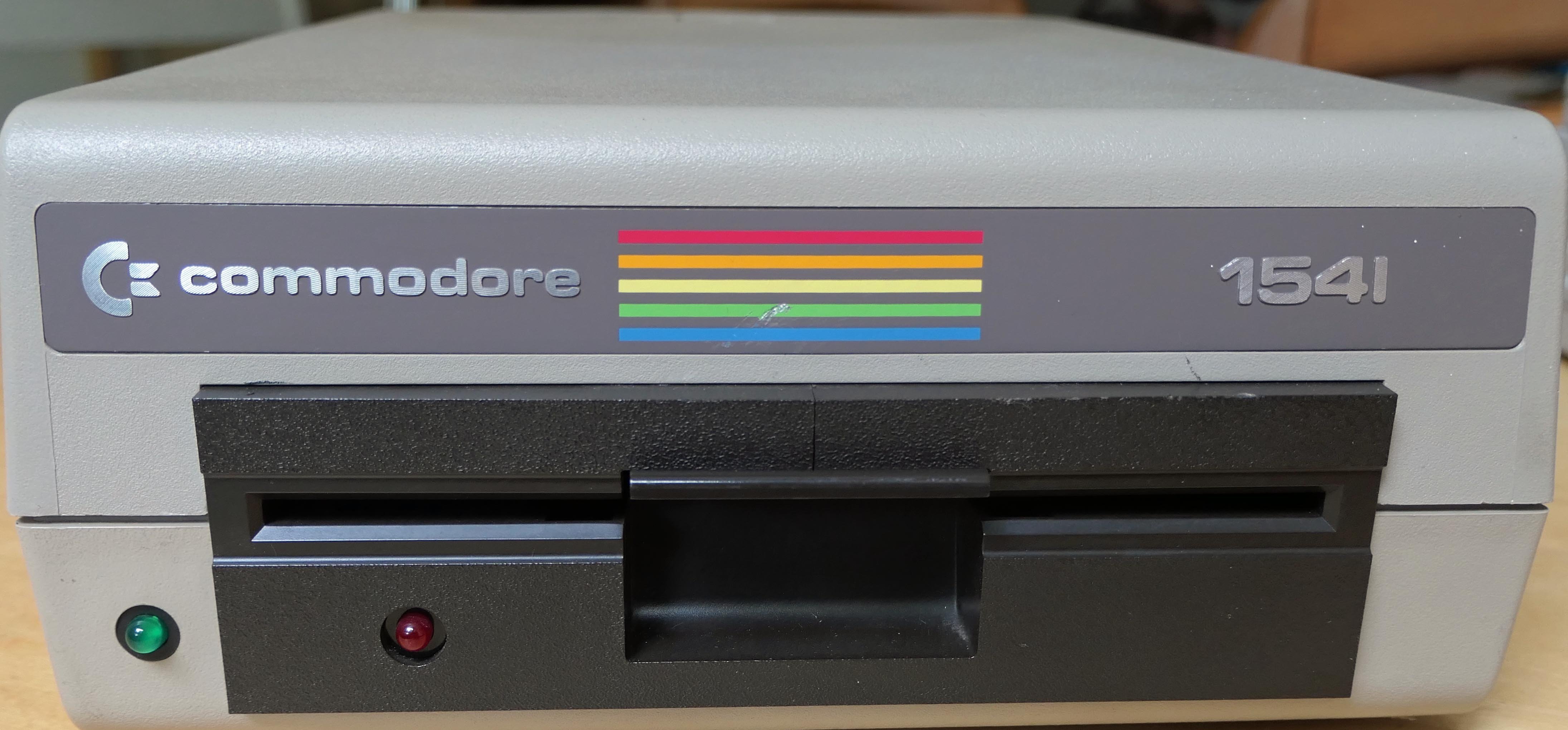Commodore Diskettenlaufwerk Modell 1541 (museum comp:ex CC BY-NC-SA)