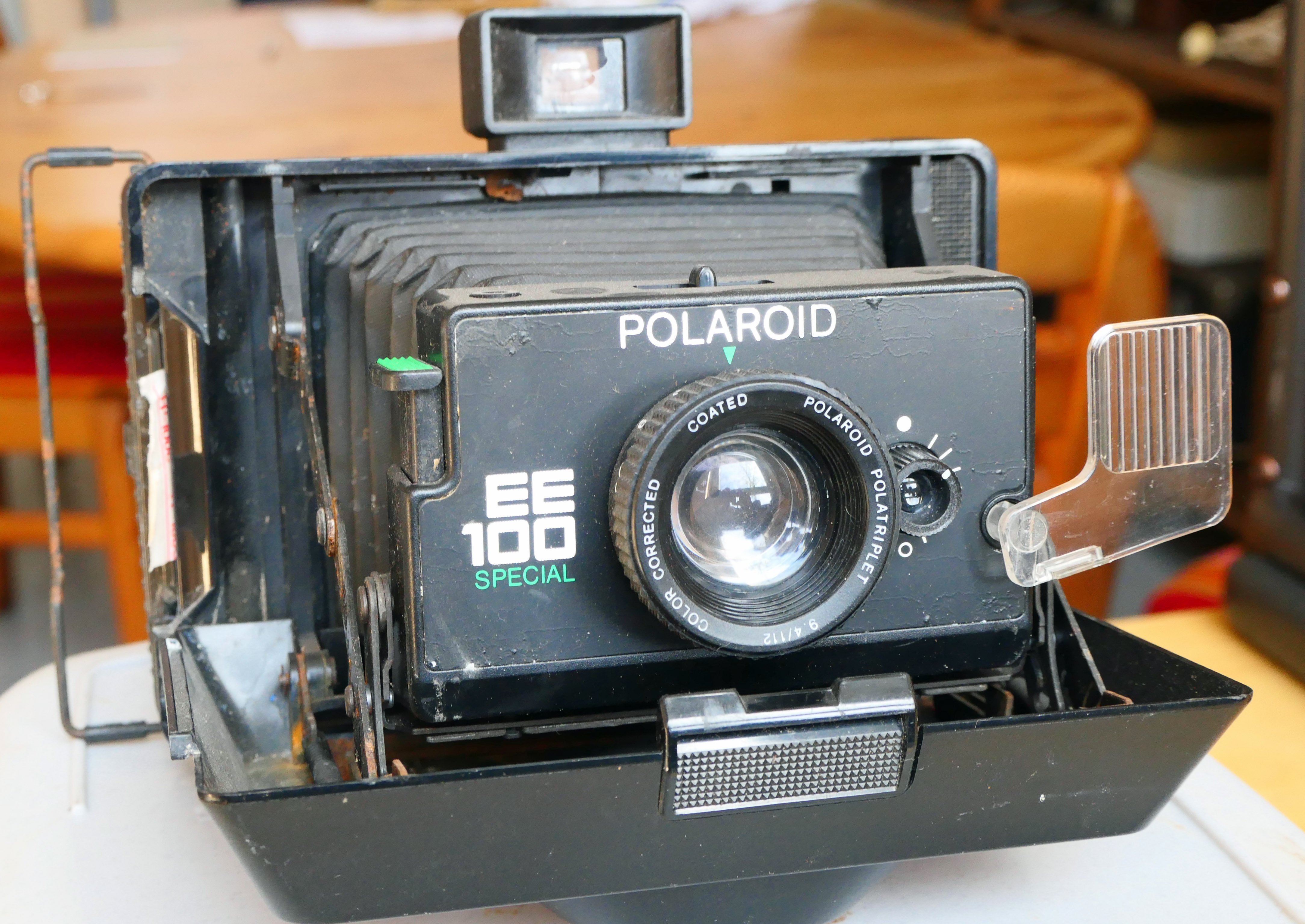 Polaroid EE 100 (museum comp:ex CC BY-NC-SA)