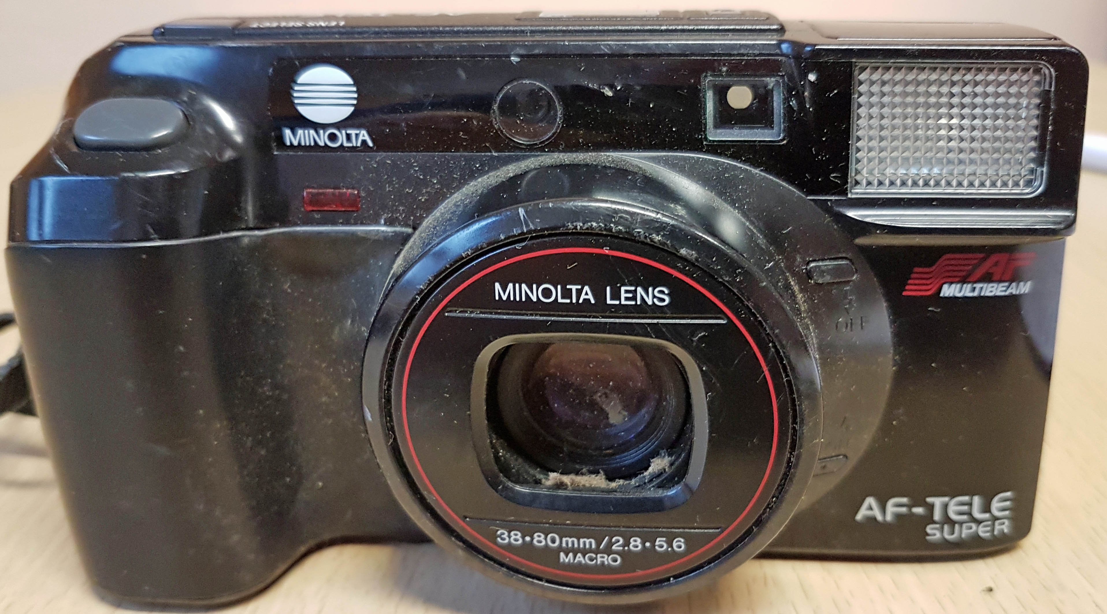 Analogkamera	Minolta AF Tele Super, (museum comp:ex CC BY-NC-SA)