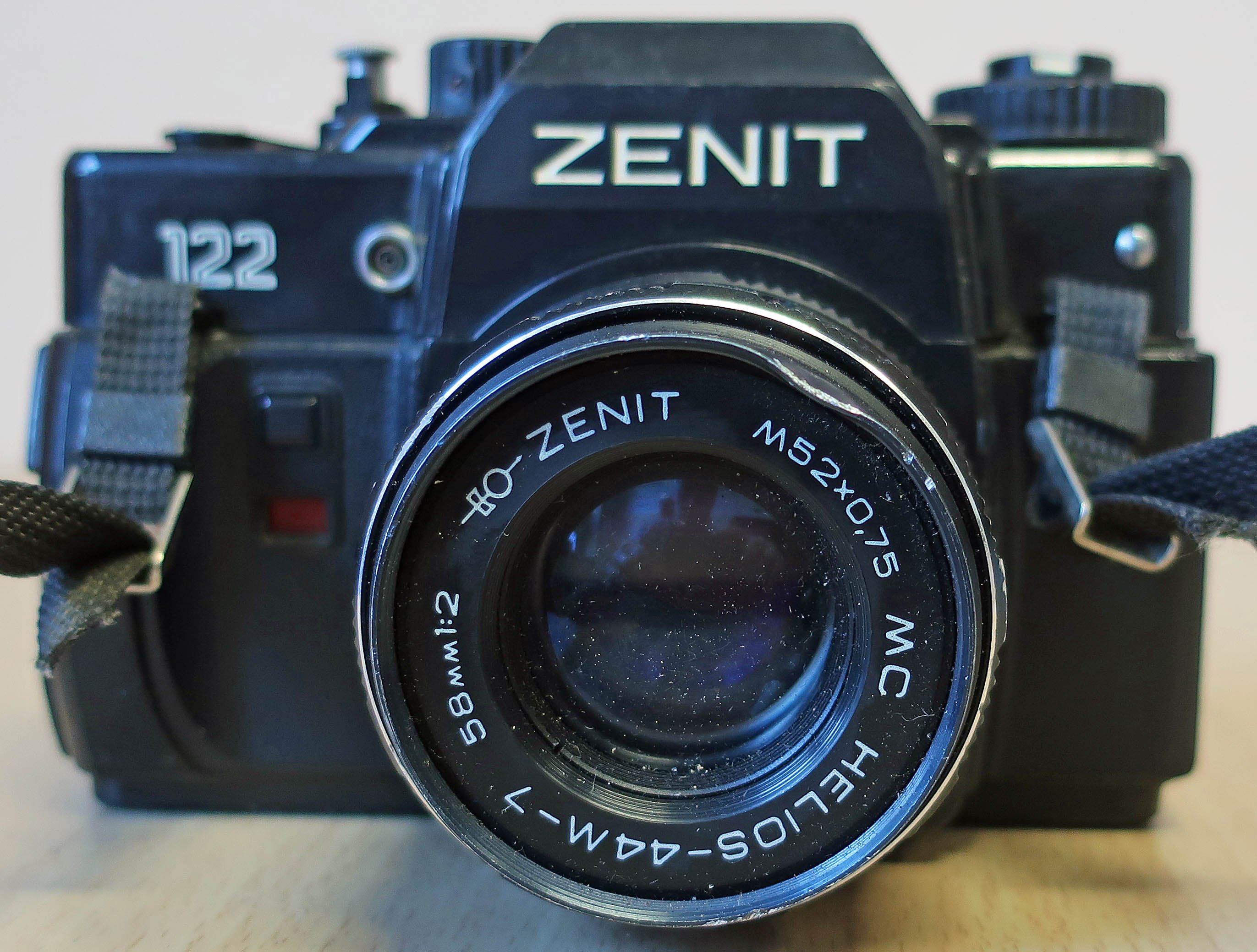 nalogkamera	Spiegelreflexkamera Zenit 122 (museum comp:ex CC BY-NC-SA)