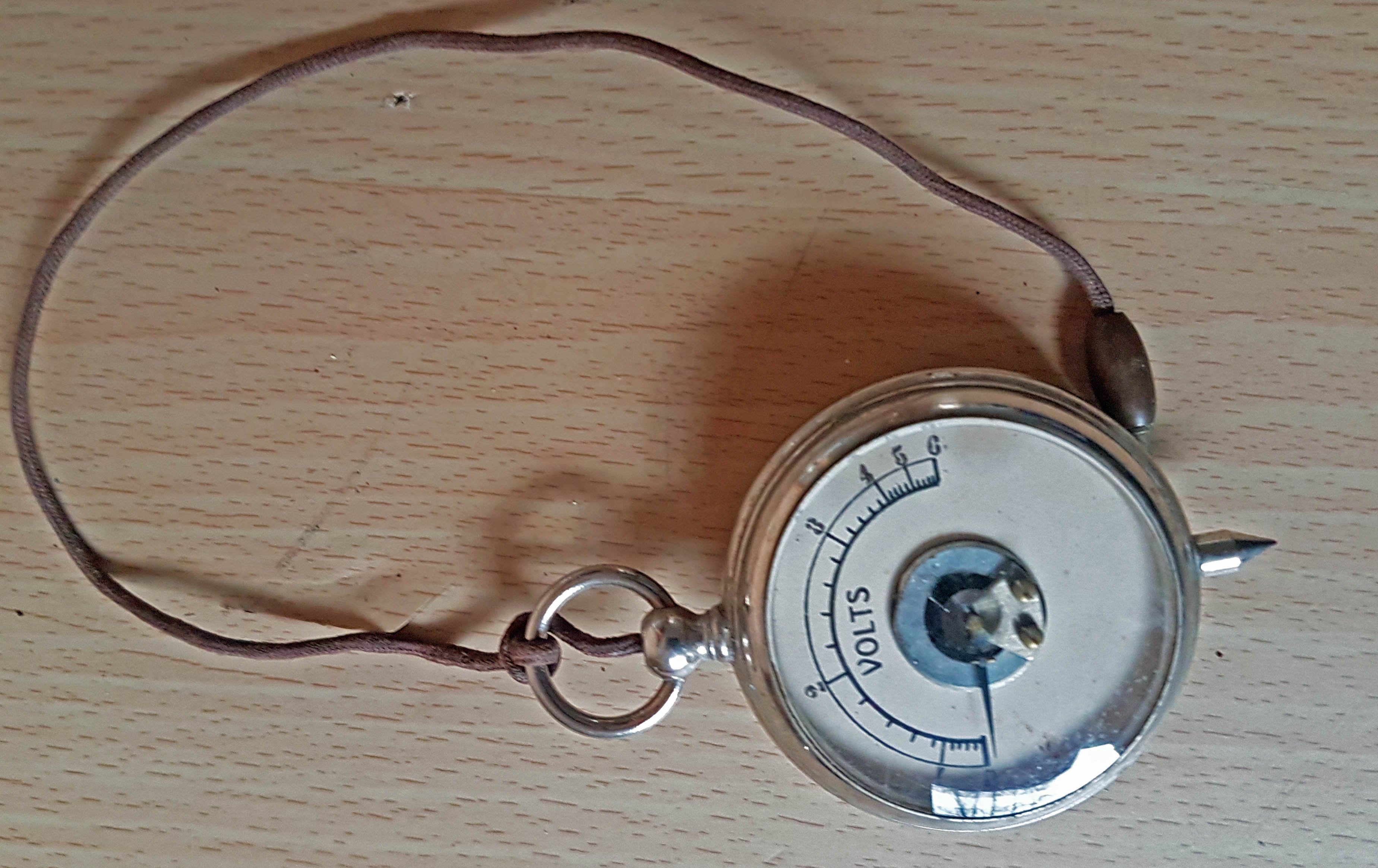 Goerz, Voltmeter für Autobatterie (museum comp:ex CC BY-NC-SA)