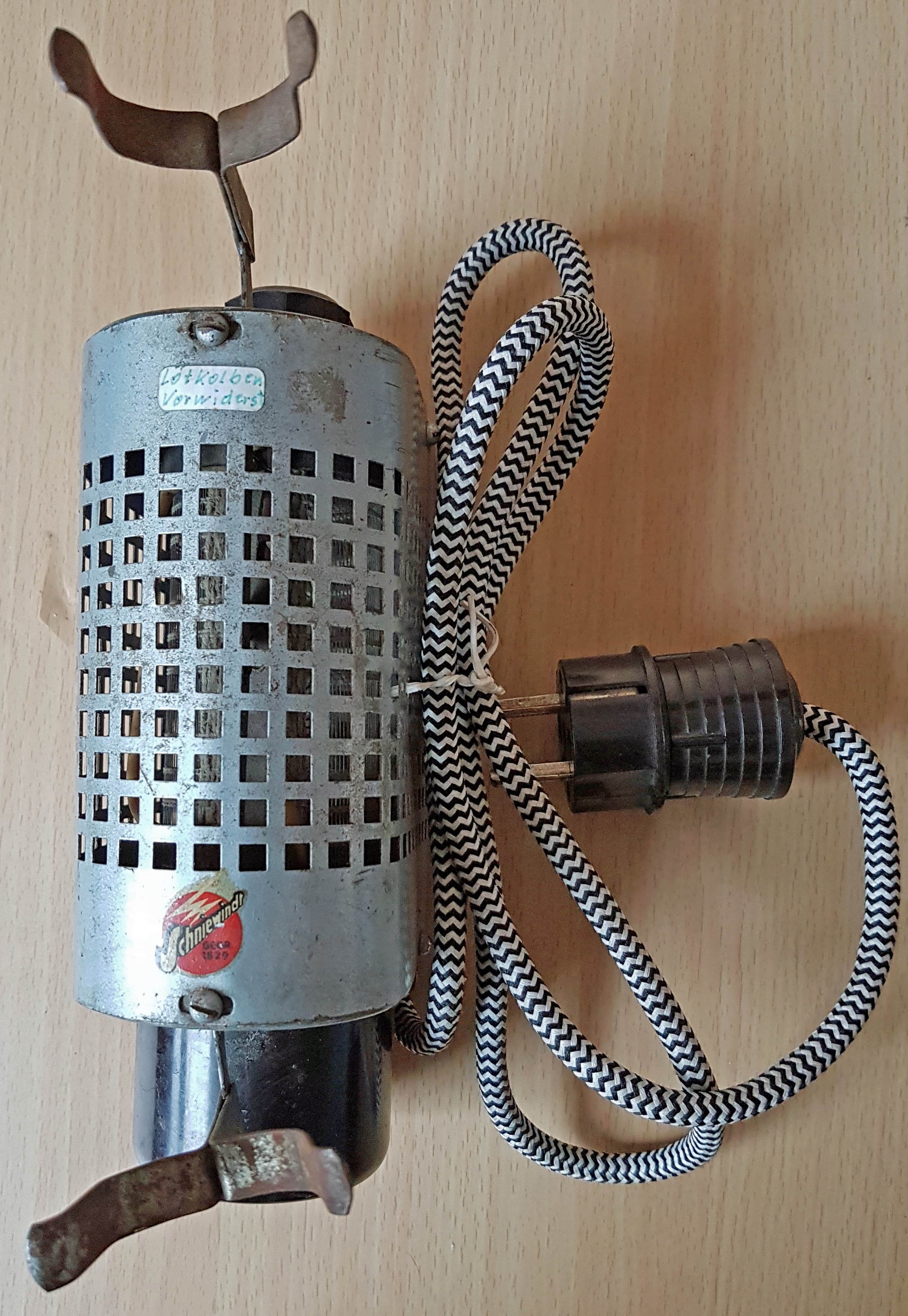 Regelbarer Vorwiderstand zum gezielten Beheizen von elektrischen Lötkolben (museum comp:ex CC BY-NC-SA)