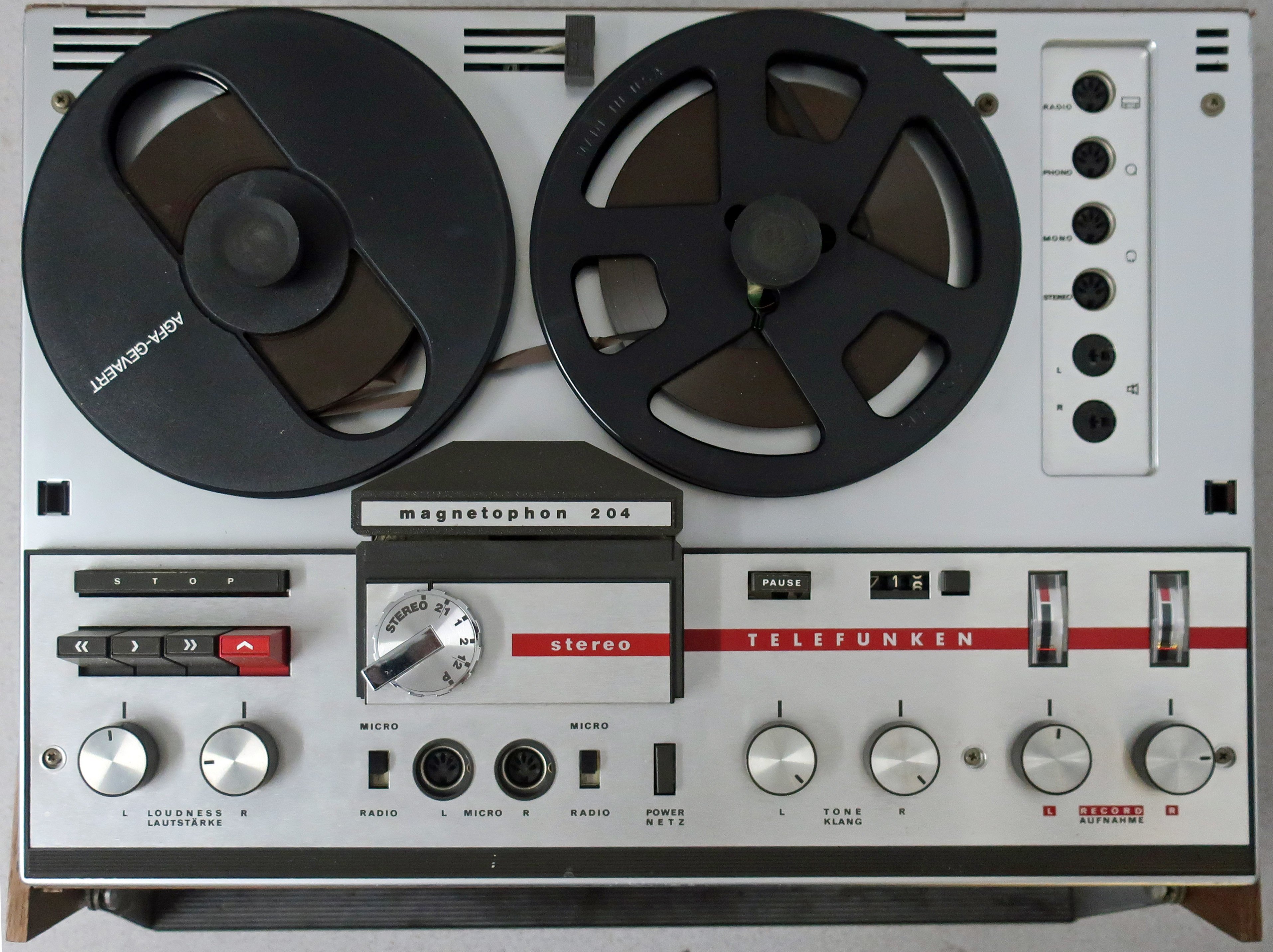Telefunken Magnetophon 240 (museum comp:ex CC BY-NC-SA)