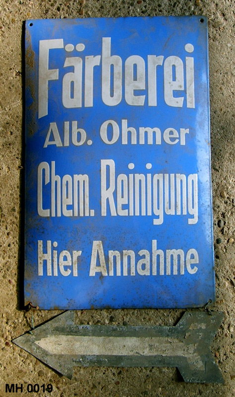 Ladenschild, Emailschild "Färberei Alb. Ohmer" (Museum Herxheim CC BY-NC-SA)