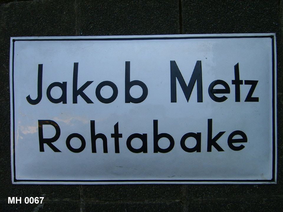 Firmenschild, Emailschild "Jakob Metz Rohtabake" (Museum Herxheim CC BY-NC-SA)