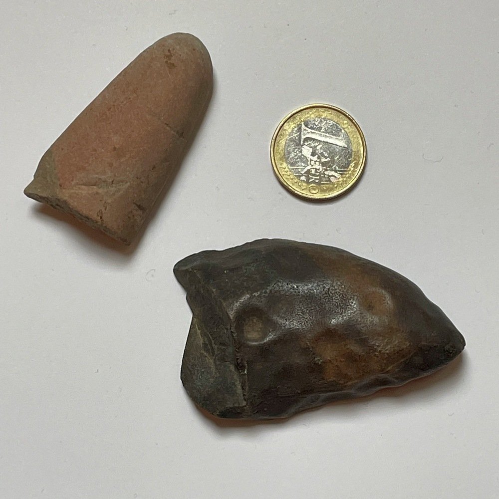 zwei Fragmente von Beilen aus der Steinzeiz (Kulturverein Guntersblum CC BY-NC-SA)