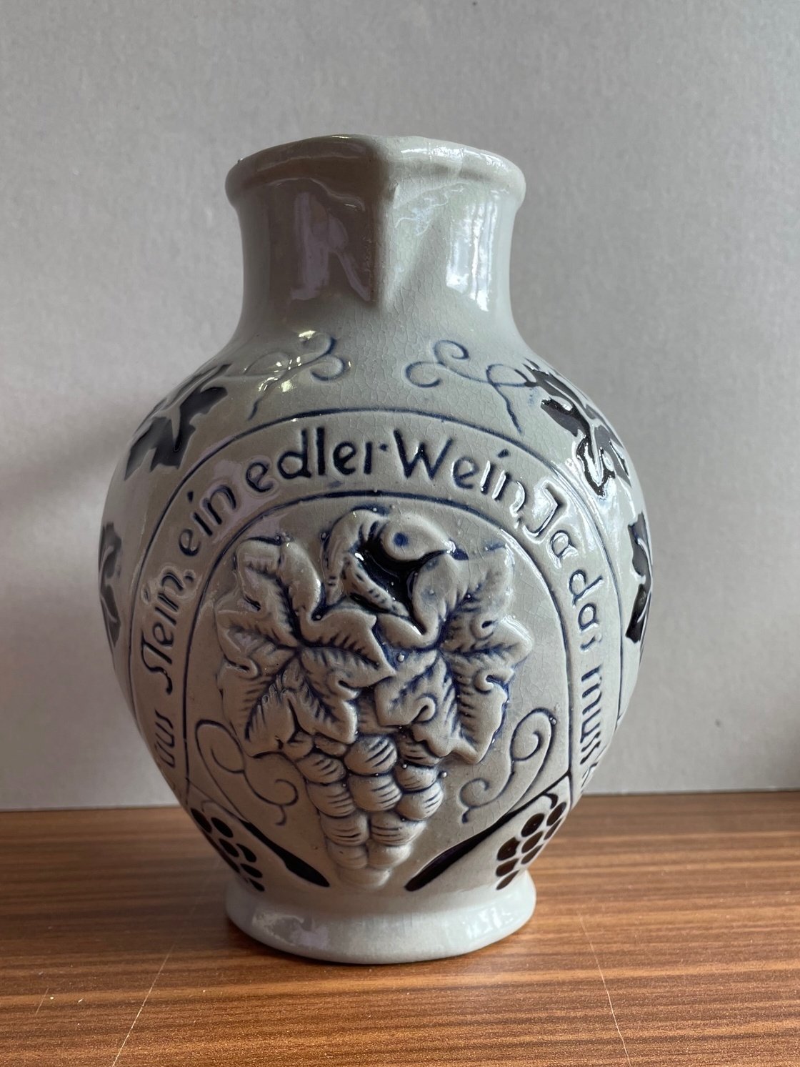 Weinkrug - Blau Grau Keramik (Museum Guntersblum CC BY-NC-SA)